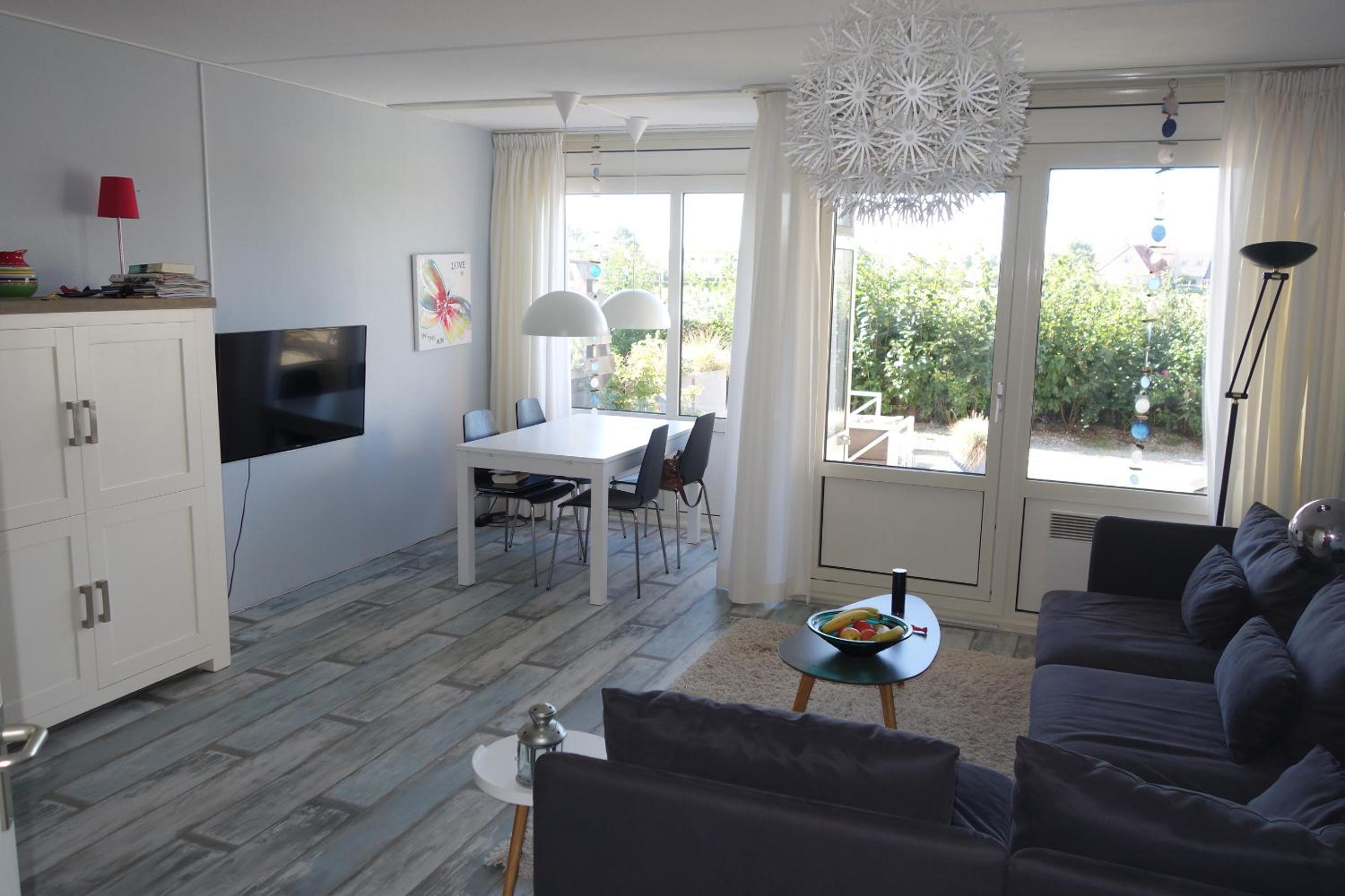 Duinzicht, ruim appartement met terras op de begane grond nabij strand view 2