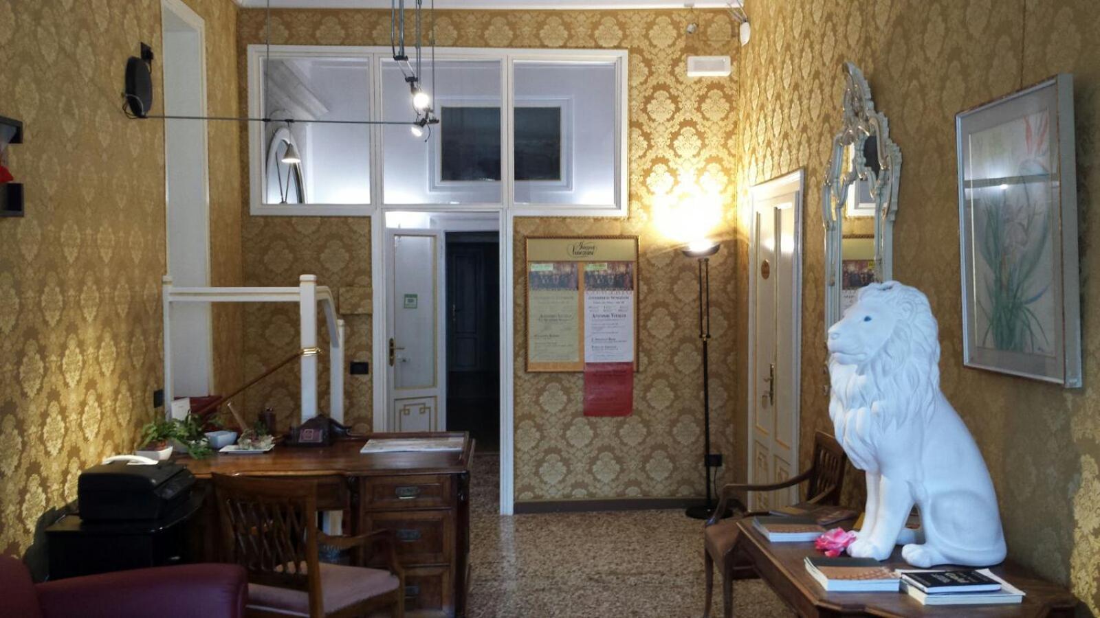 Friendly Venice Suites