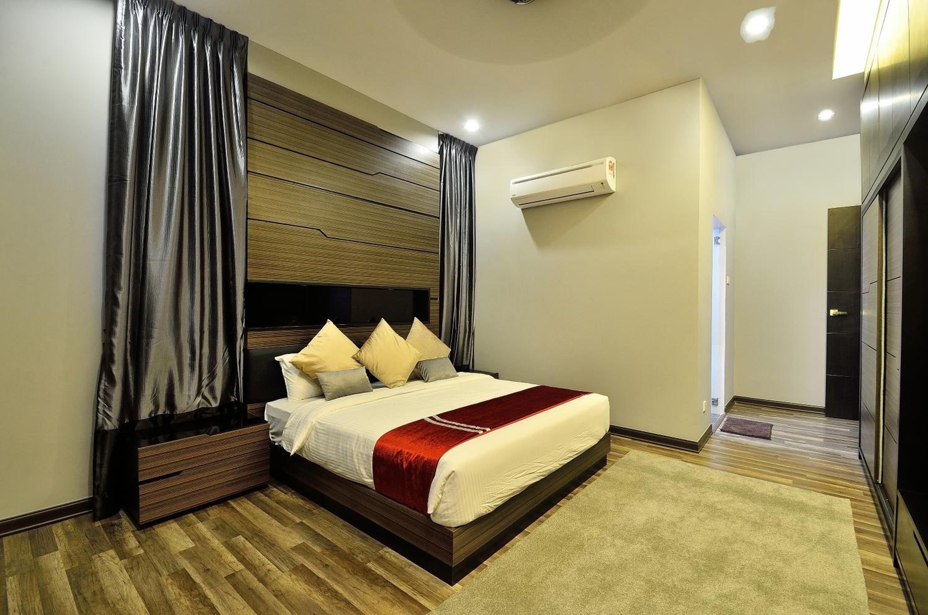Violet Luxury Service Villa photo 2