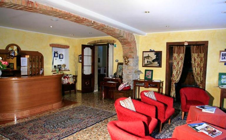 Lobby & Reception