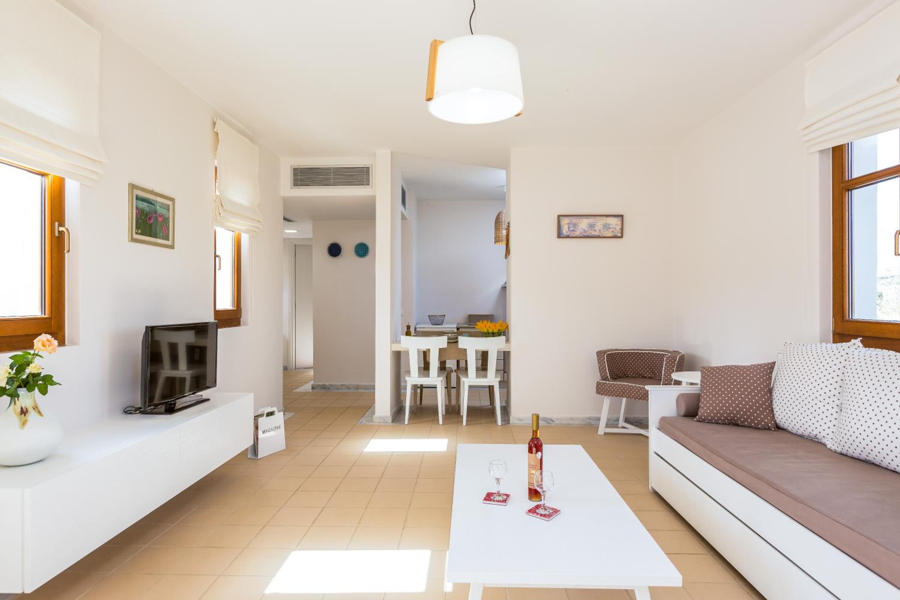 Mikro Livadi Special Lodges - Has an Eco Salt water pool - 150m from the beach
