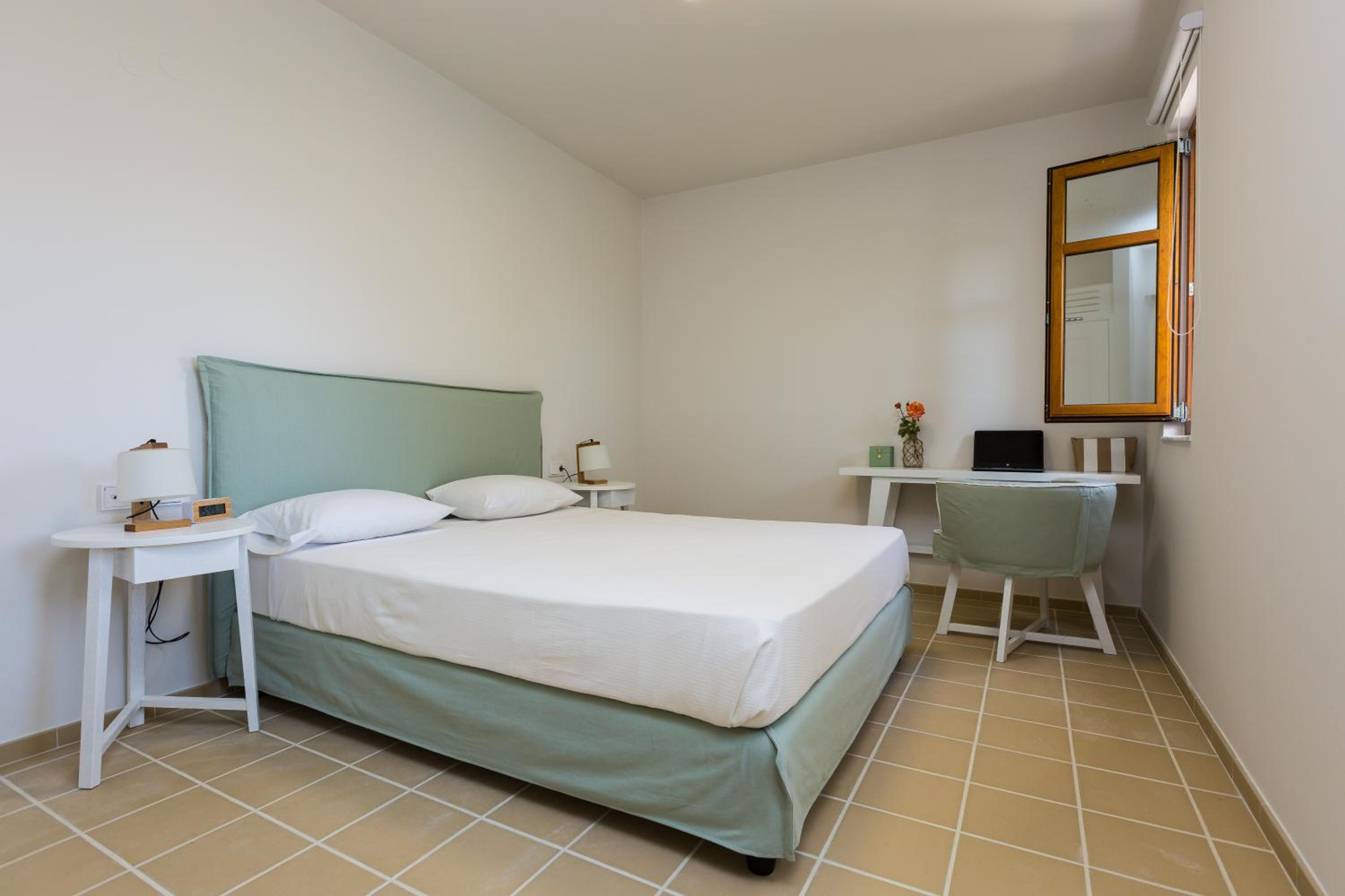 Mikro Livadi Special Lodges - Has an Eco Salt water pool - 150m from the beach