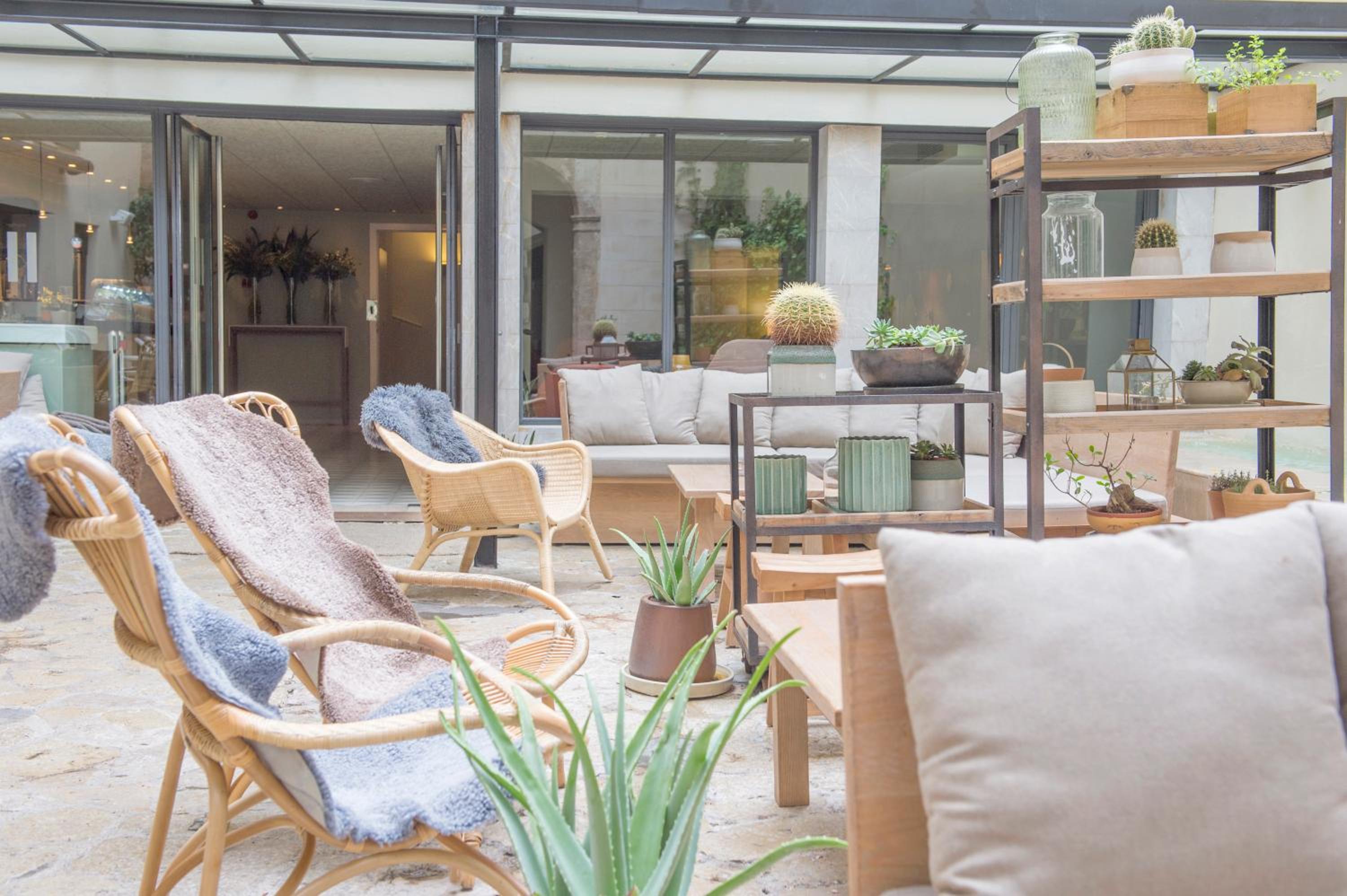 Hotel Petit Palace Hotel Tres - Image 1