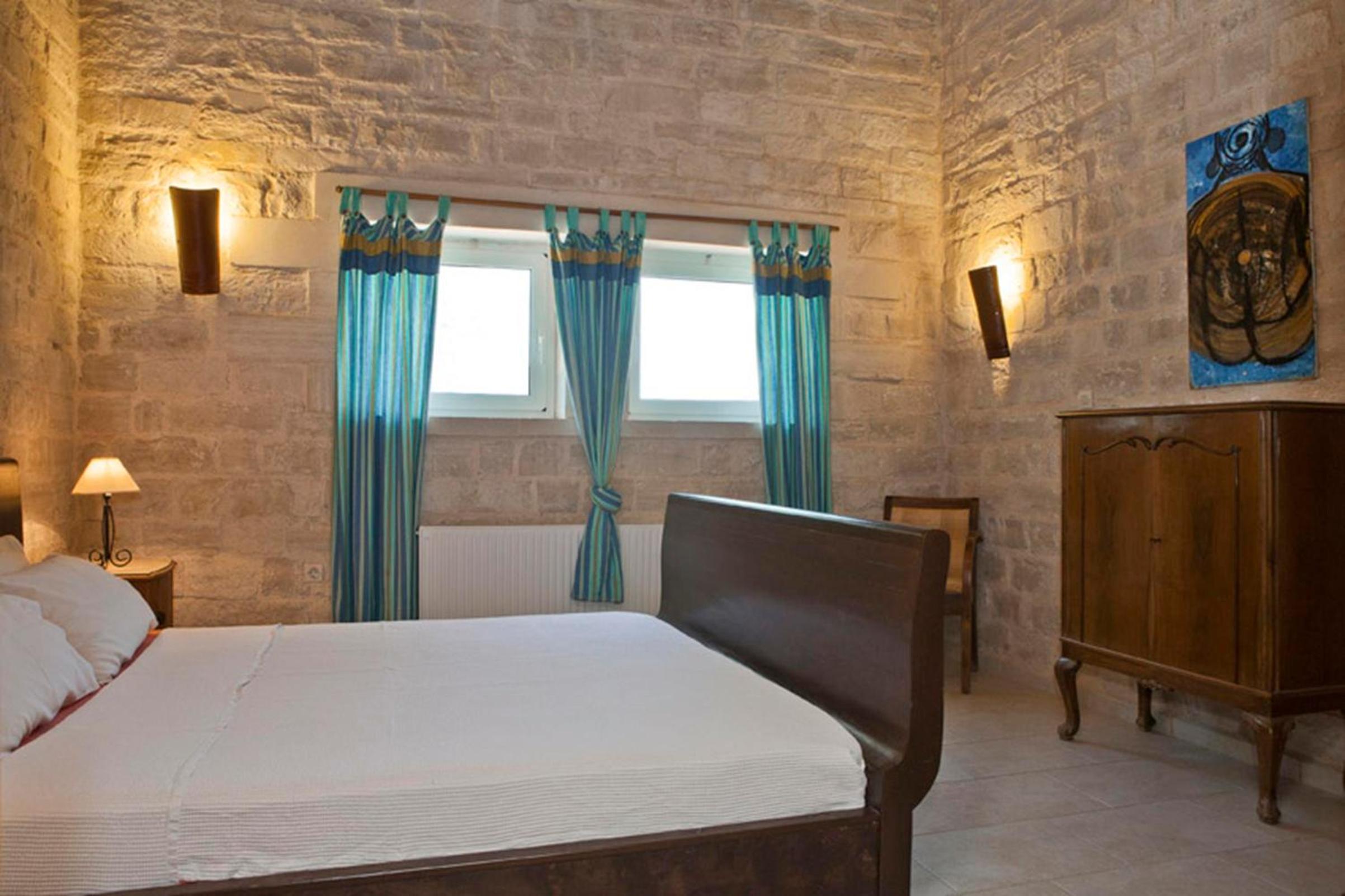 Stone Built Private villa Limeri with pool, BBQ & Shaded Patio
