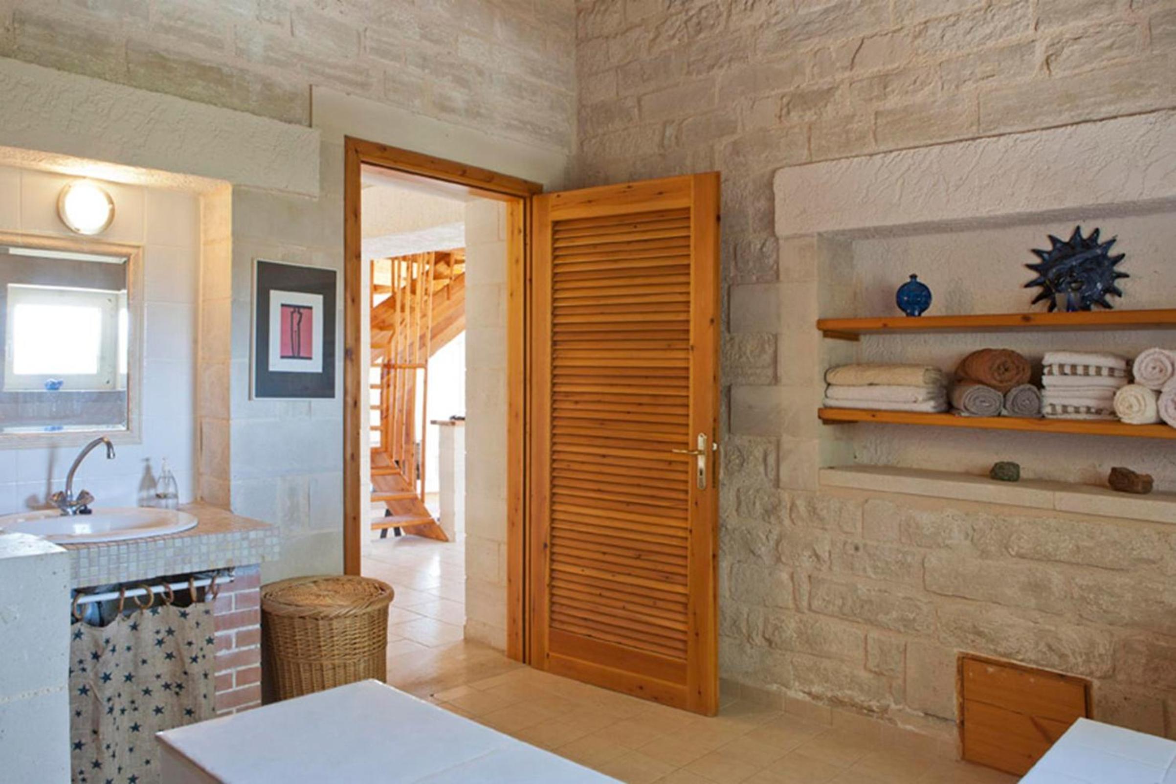 Stone Built Private villa Limeri with pool, BBQ & Shaded Patio