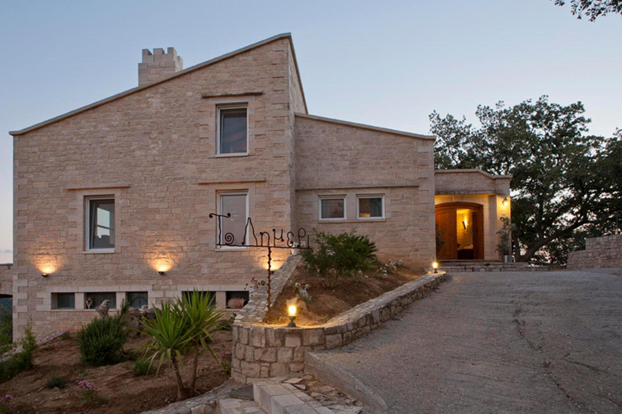 Stone Built Private villa Limeri with pool, BBQ & Shaded Patio
