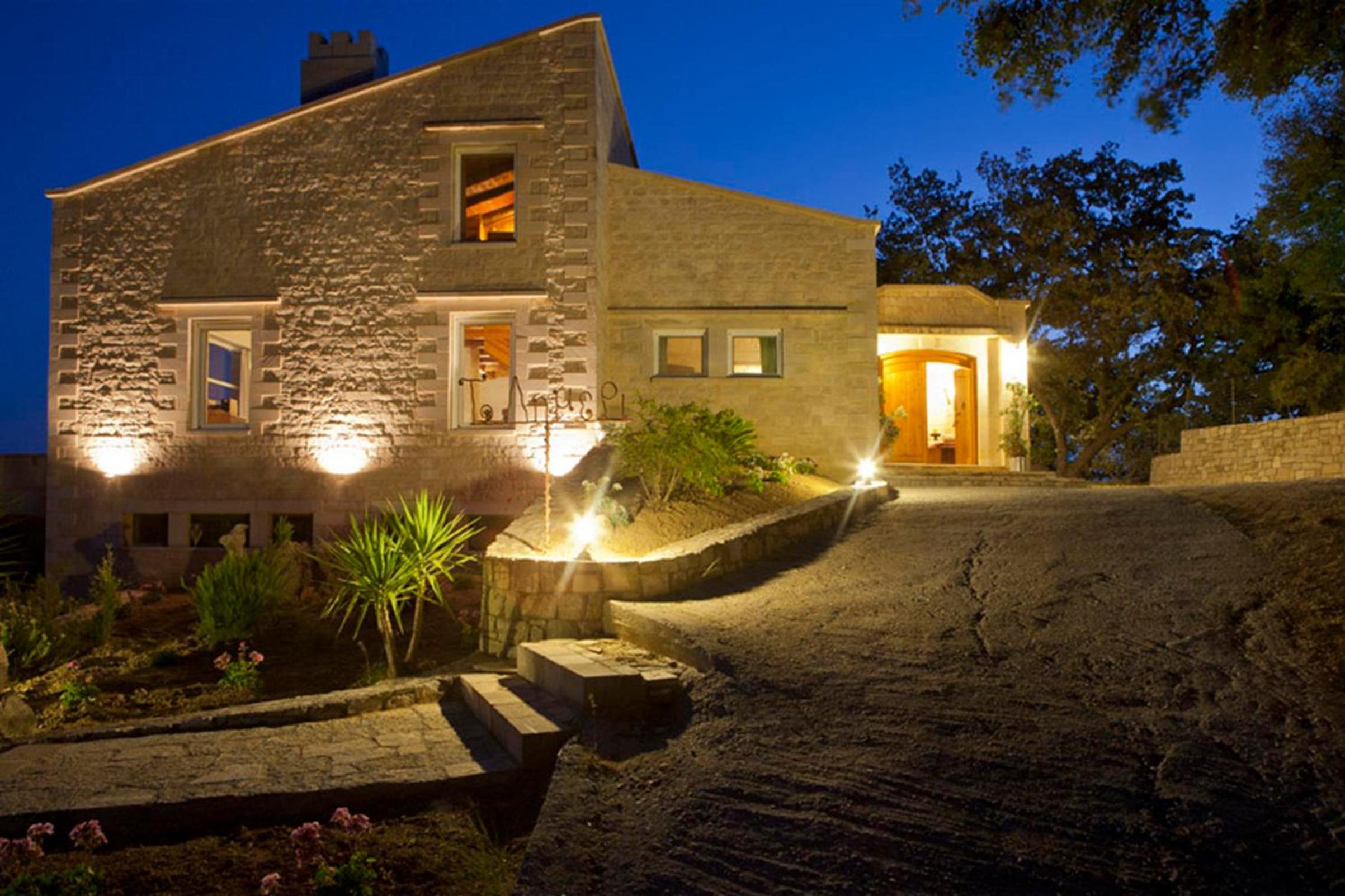 Stone Built Private villa Limeri with pool, BBQ & Shaded Patio