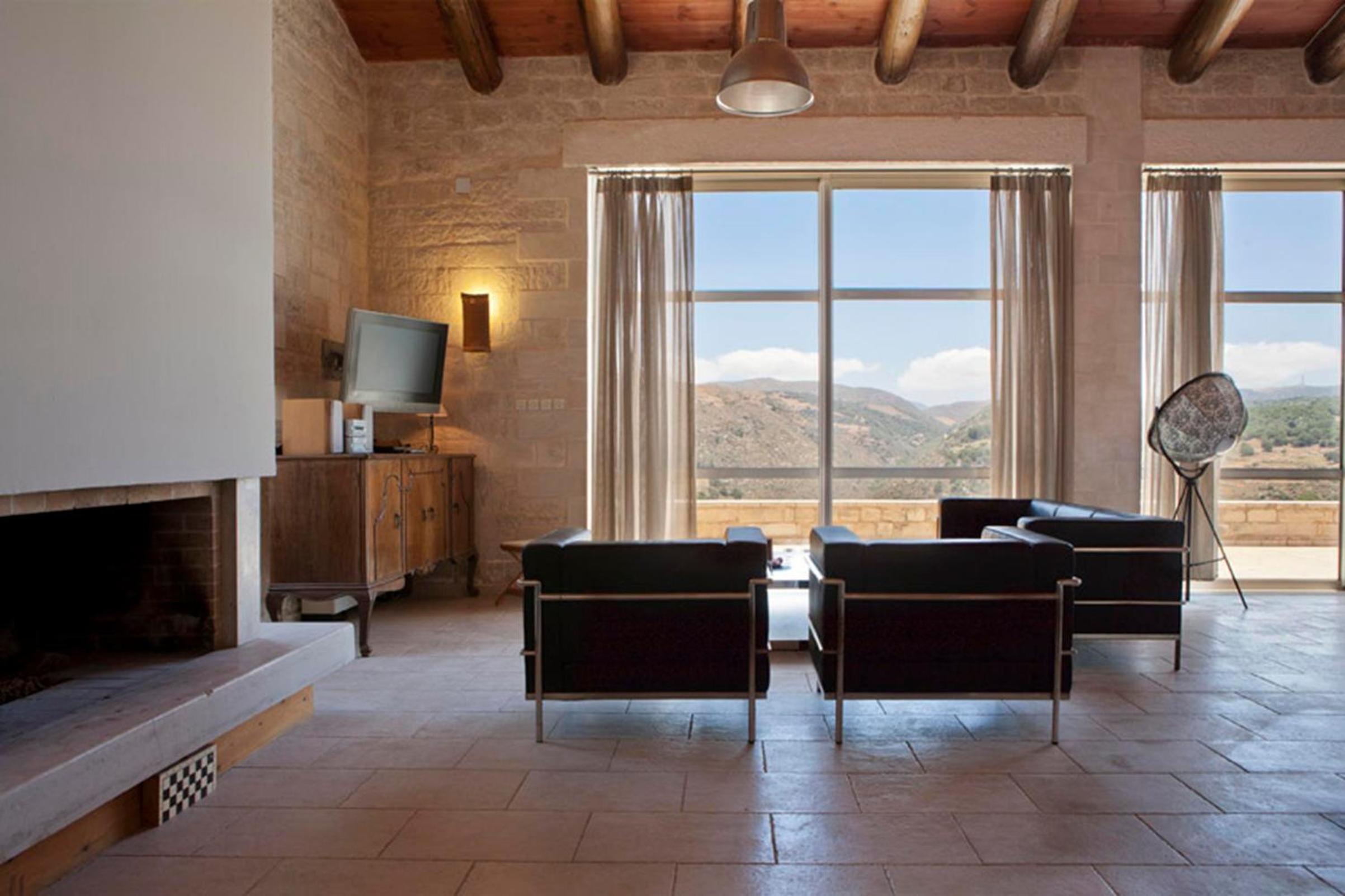 Stone Built Private villa Limeri with pool, BBQ & Shaded Patio