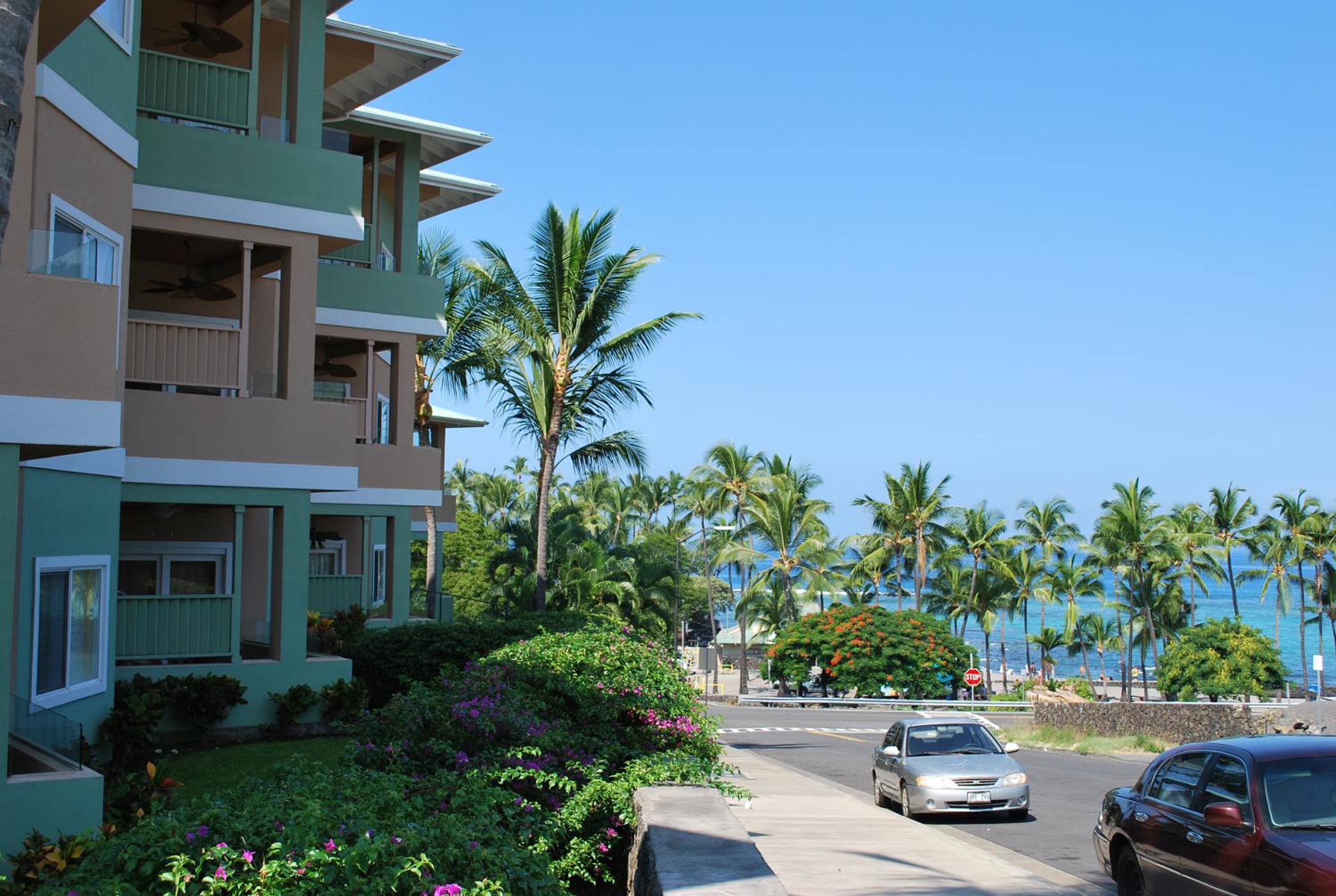 Hotel Beach Villas Kahaluu on Kona Coast - Image 1