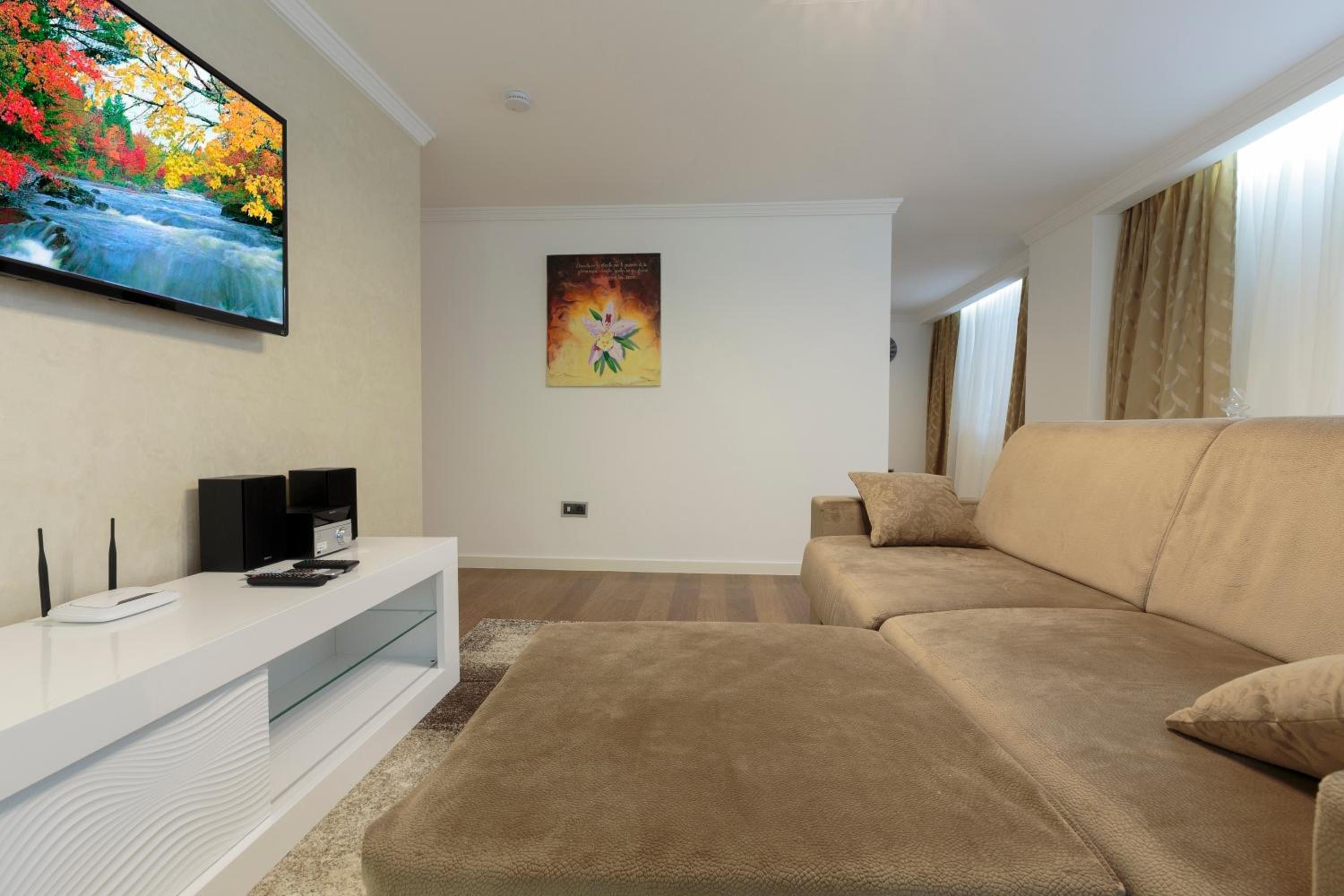 The Queen Luxury Apartments - Villa Vinicia
