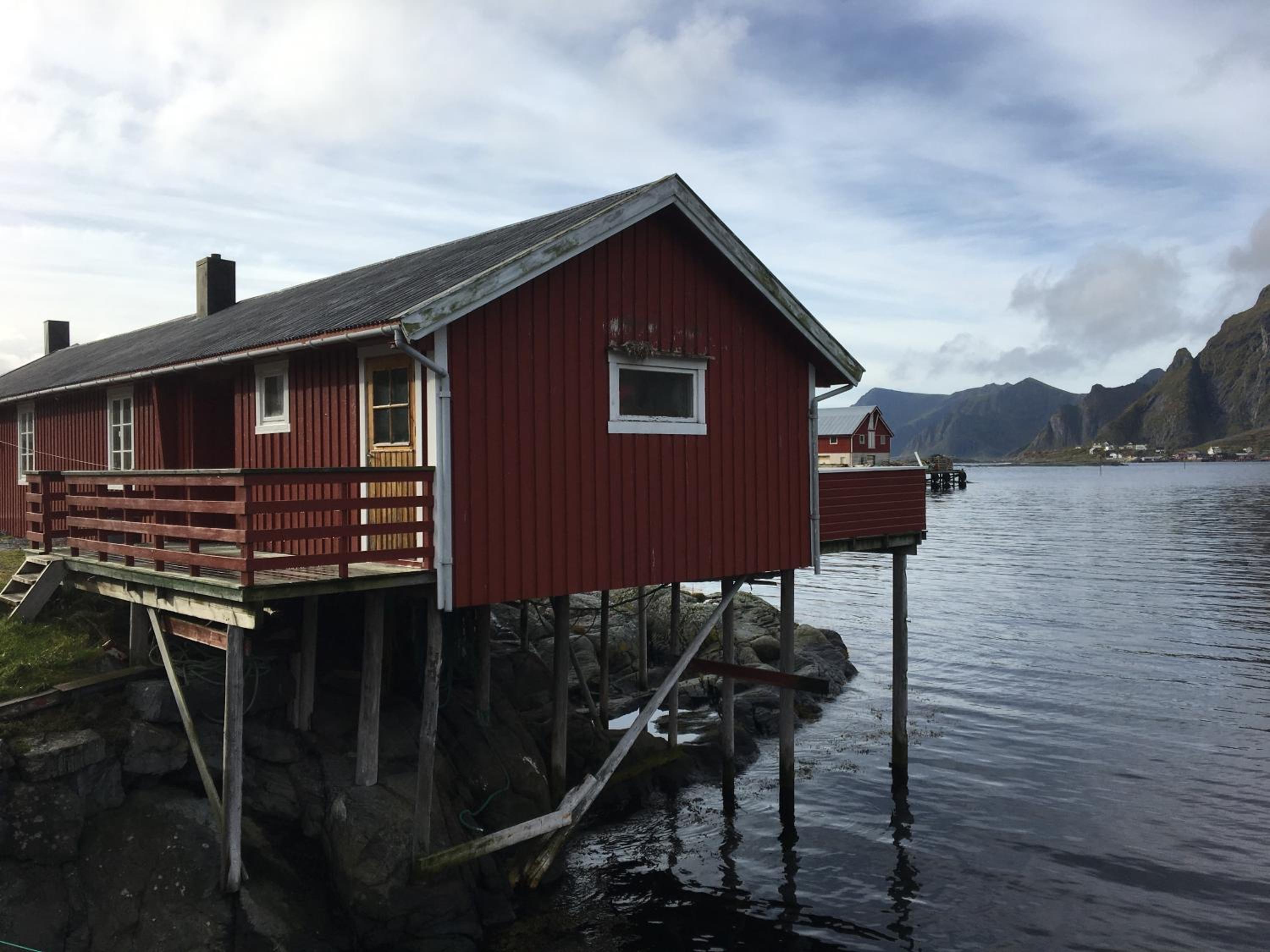 Buodden Rorbuer - Fisherman Cabins Sørvågen view 2