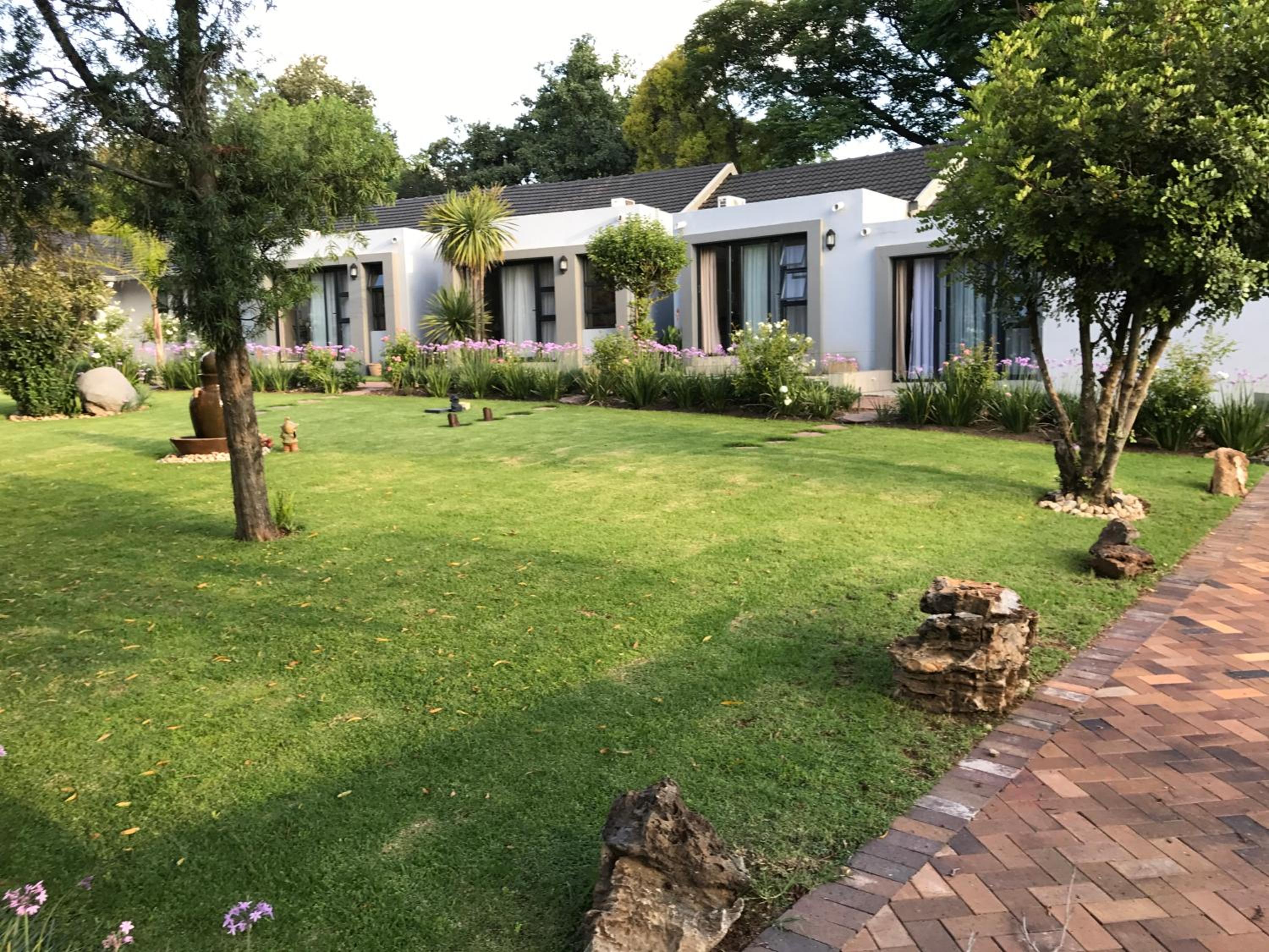 6 on Morris Guest Lodge