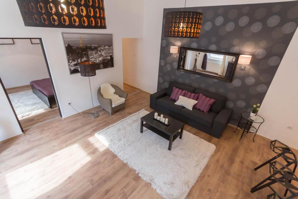 Luxury Apartment by Hi5-Városház Suite view 4