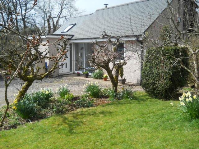 Ty'r Afon - River Cottage view 3