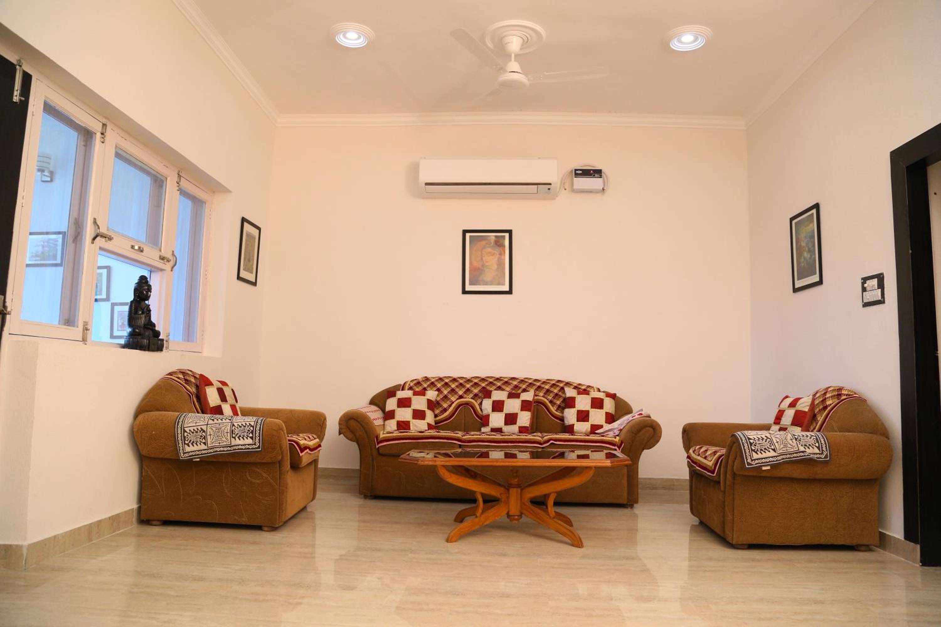 Tuk Tuk Homestay