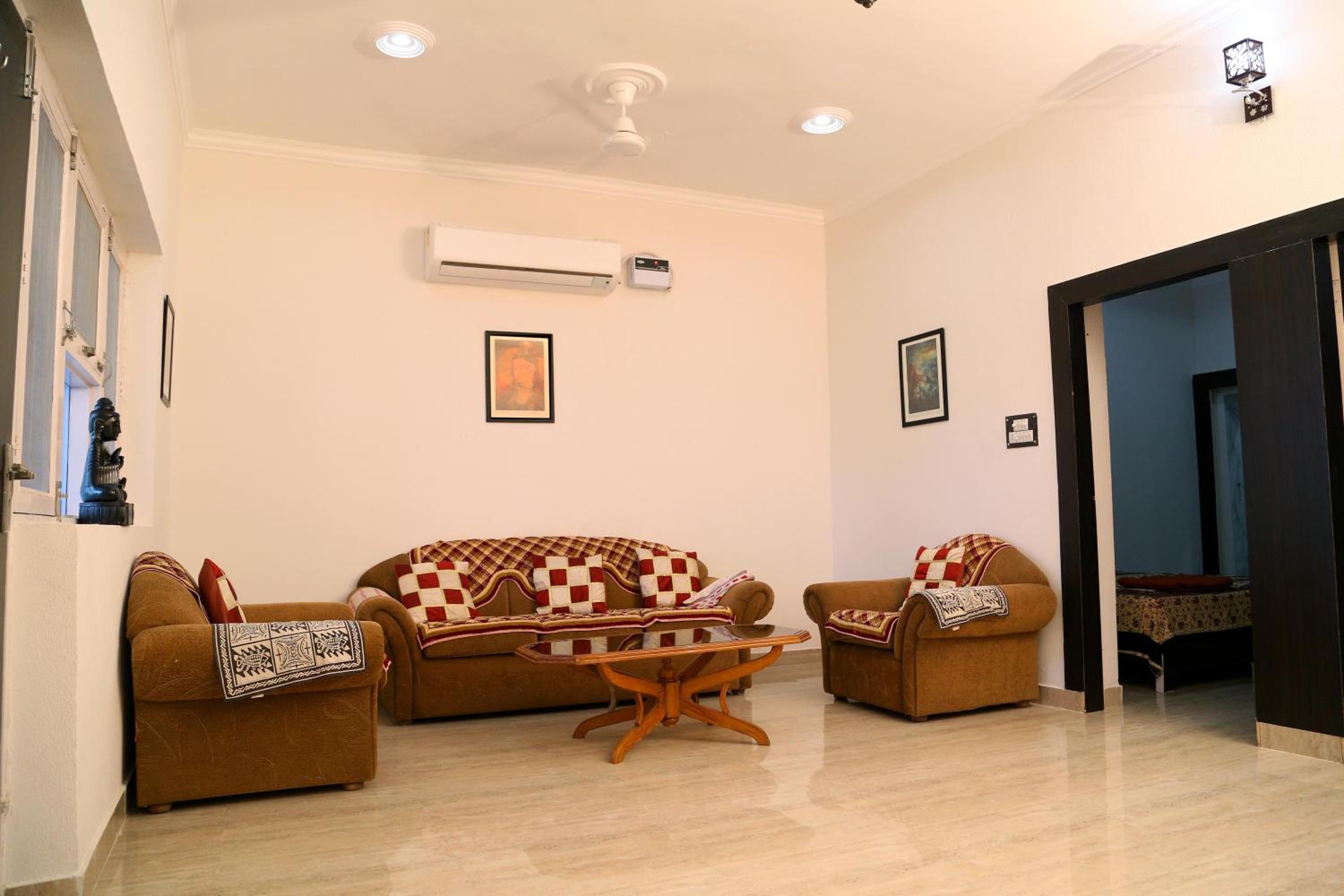 Tuk Tuk Homestay