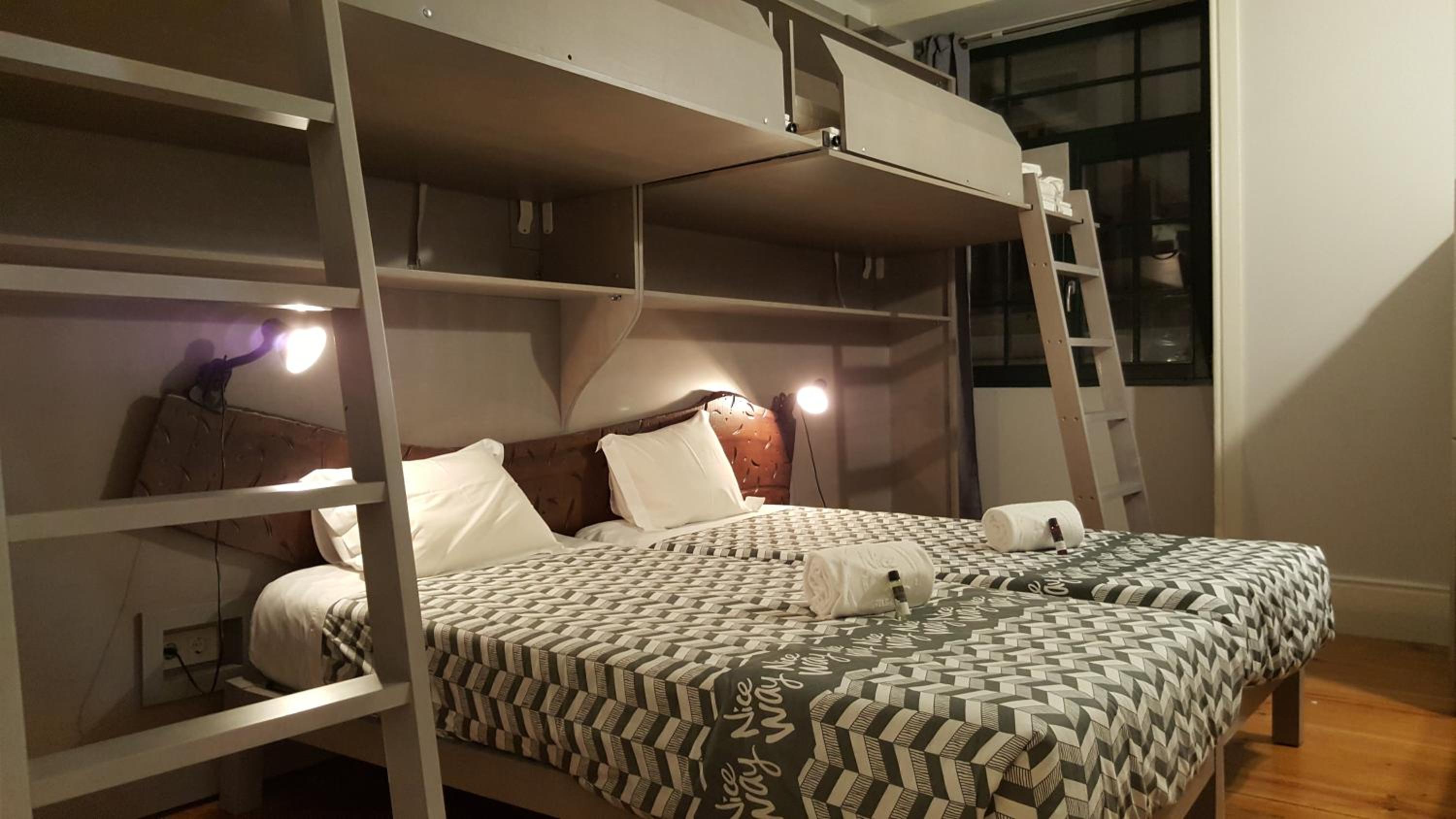 Nice Way Porto Hostel