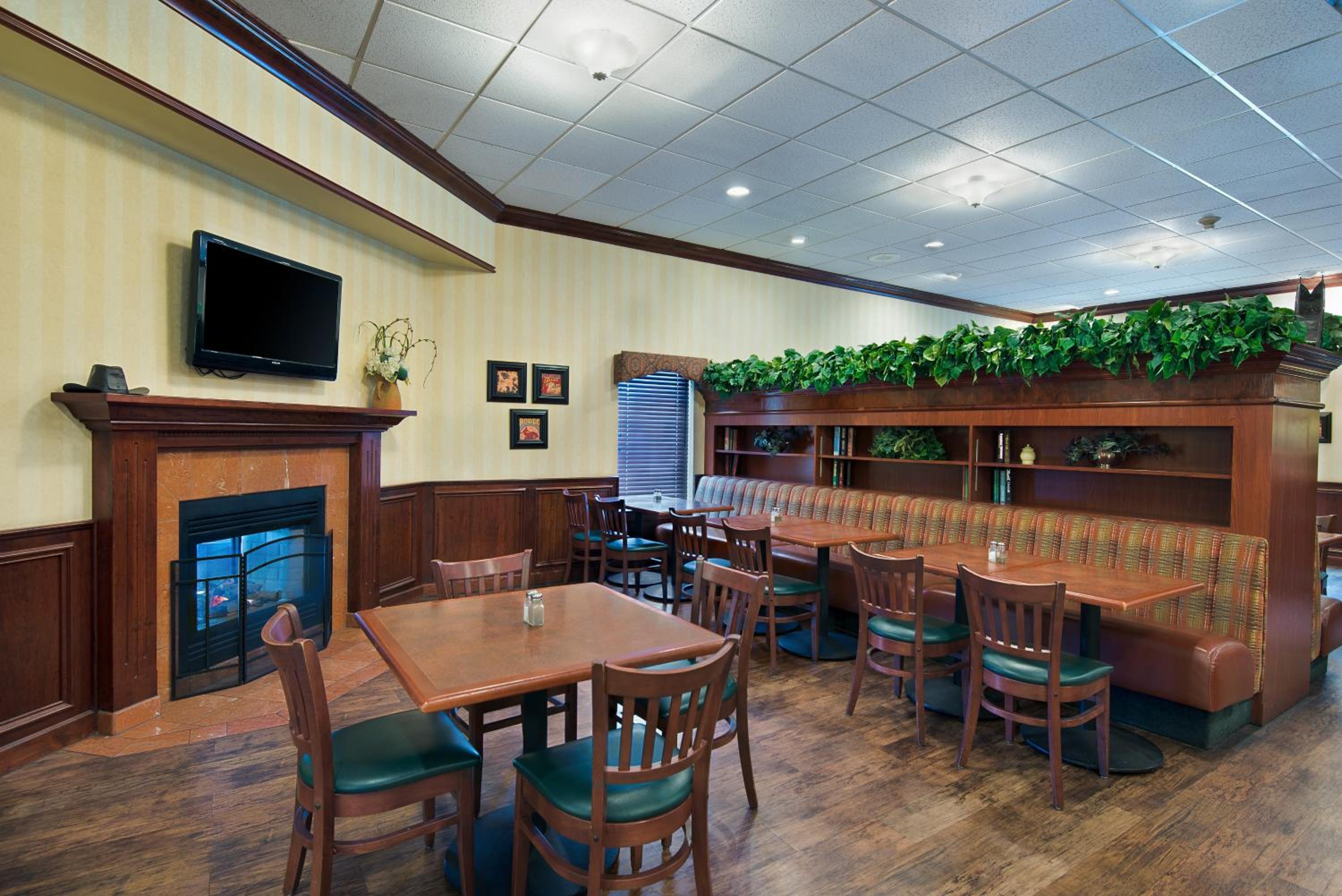 Pendleton Vacations - Oxford Suites Pendleton - Property Image 5