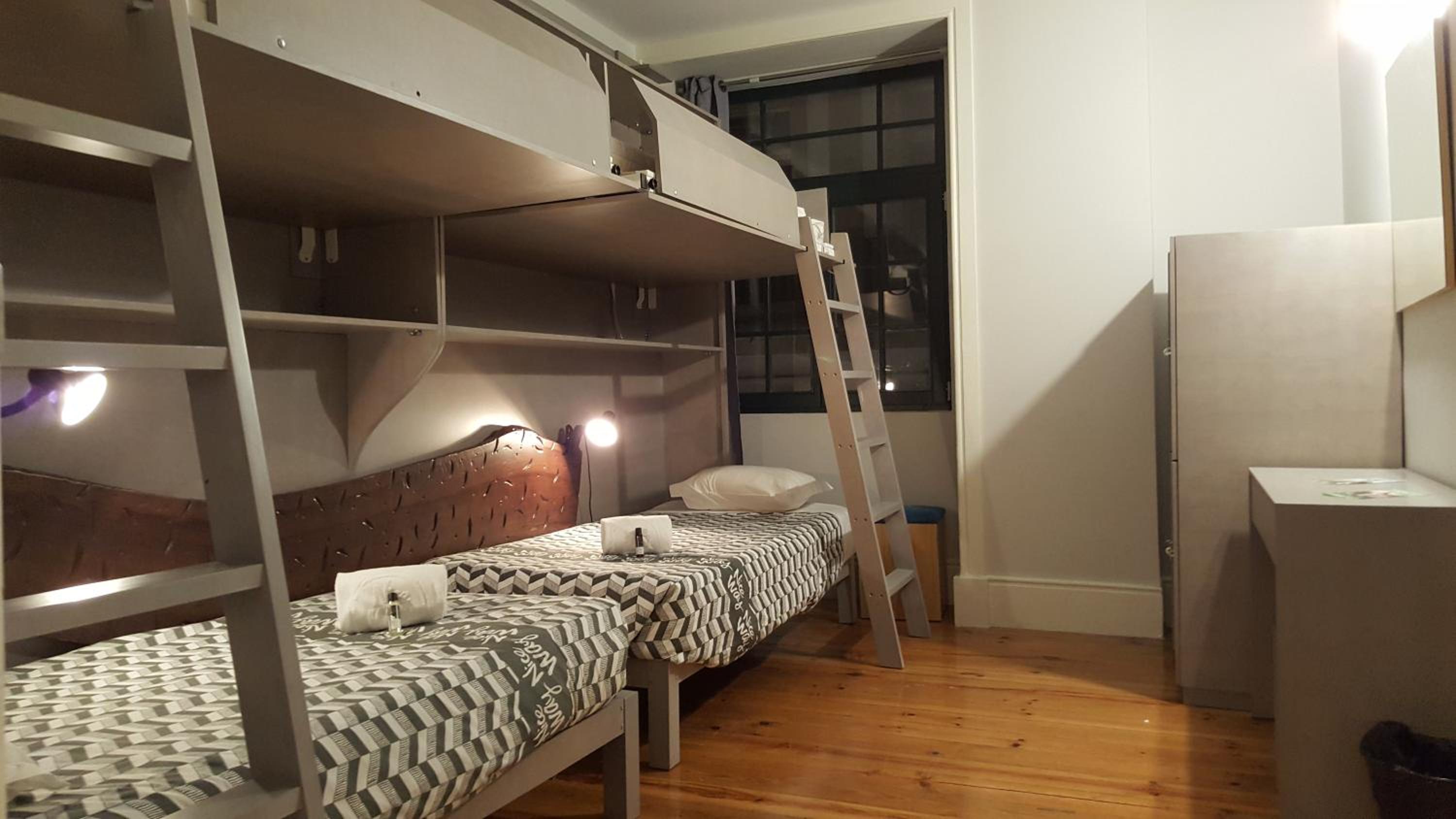 Nice Way Porto Hostel