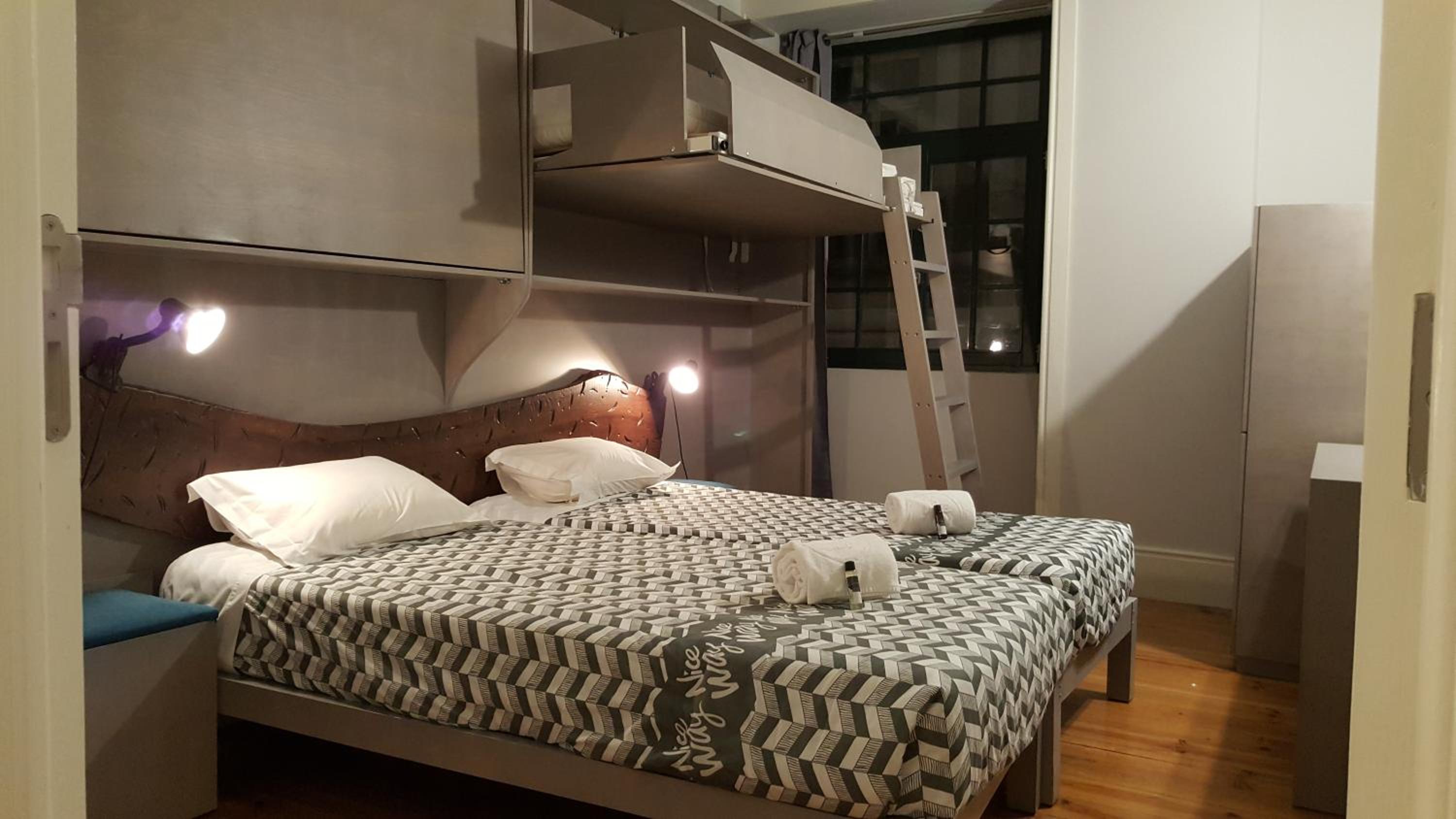 Nice Way Porto Hostel