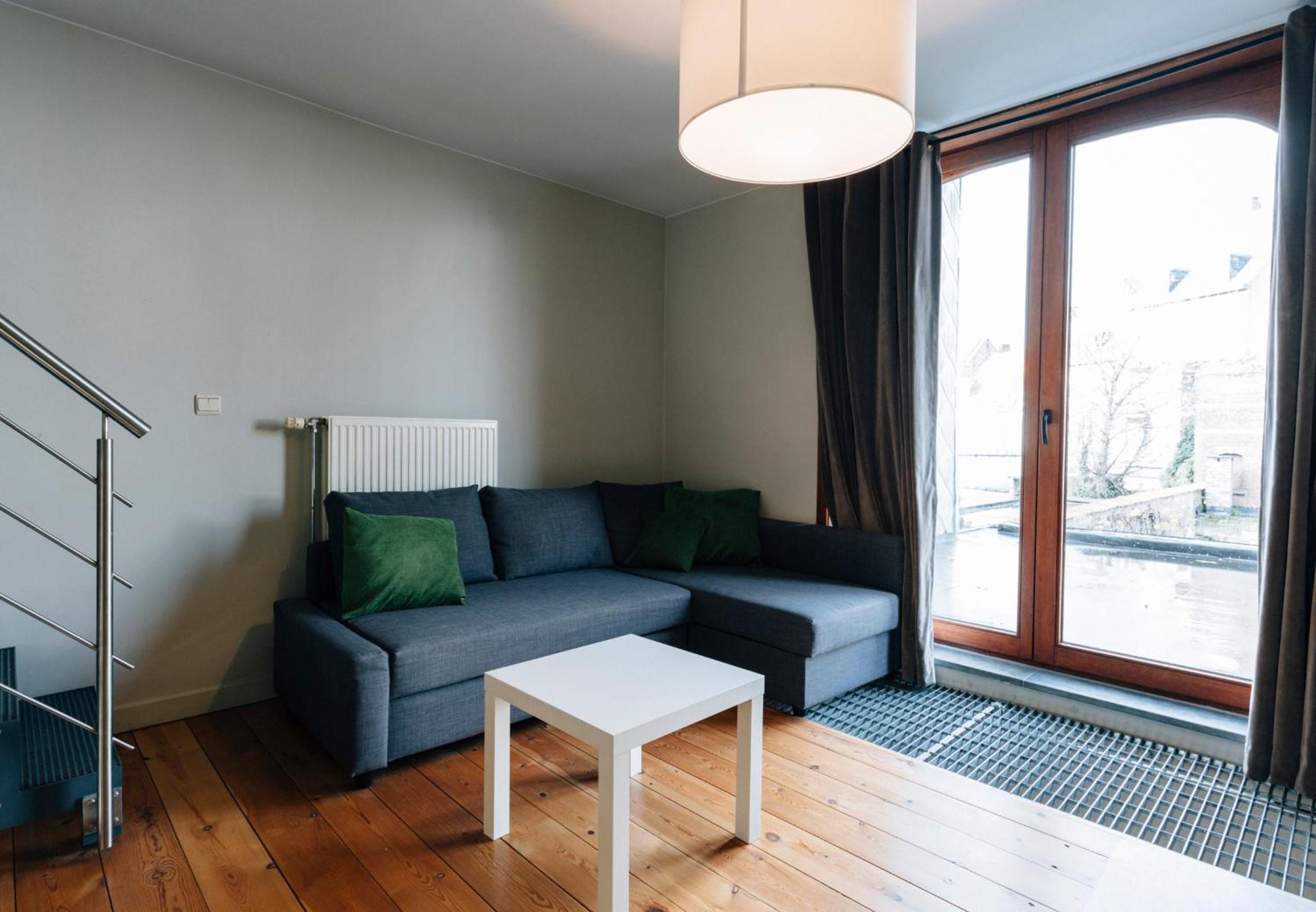 Spacious Design Home with Garden near Centre