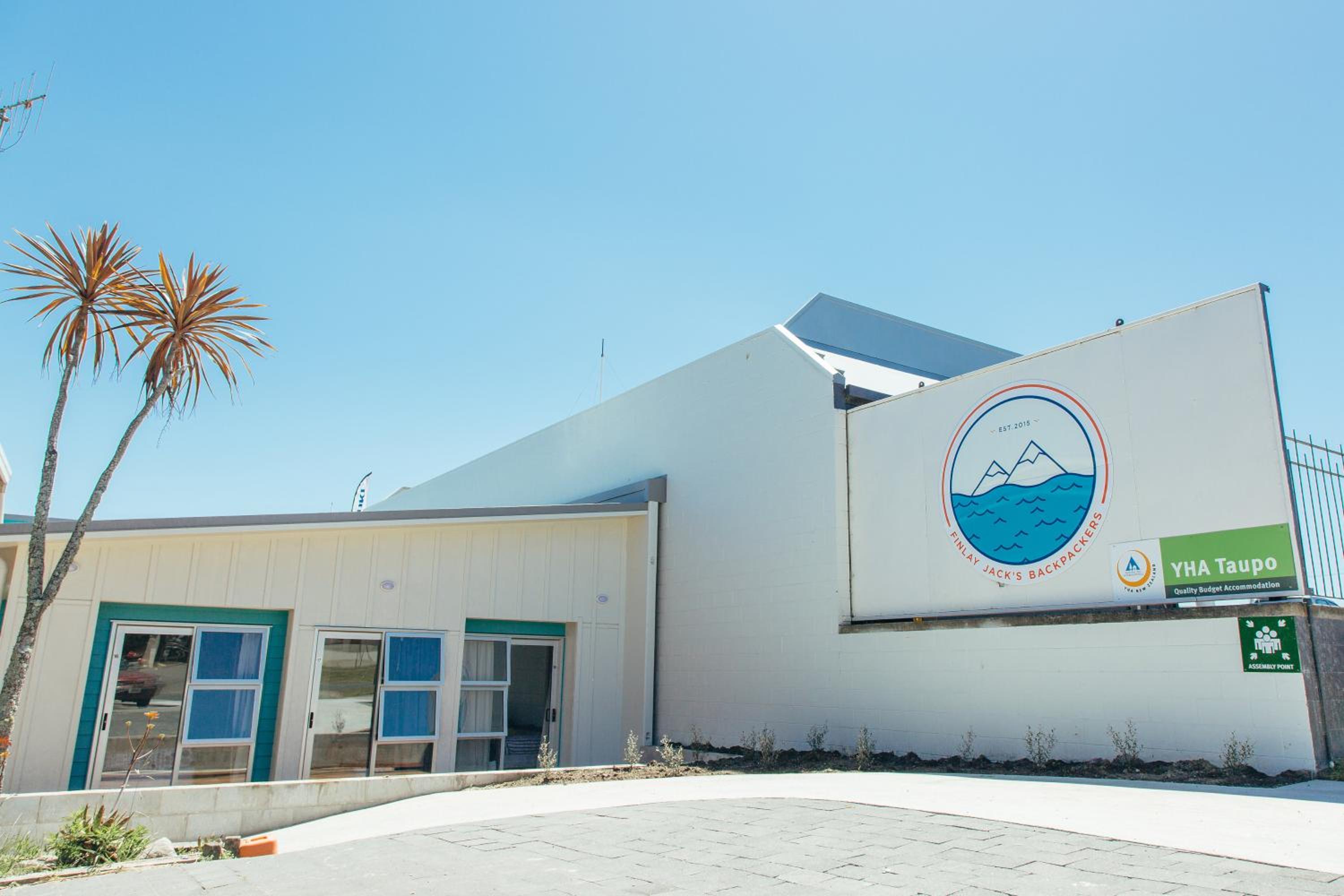 Hotel Finlay Jack's Backpackers - Image 1