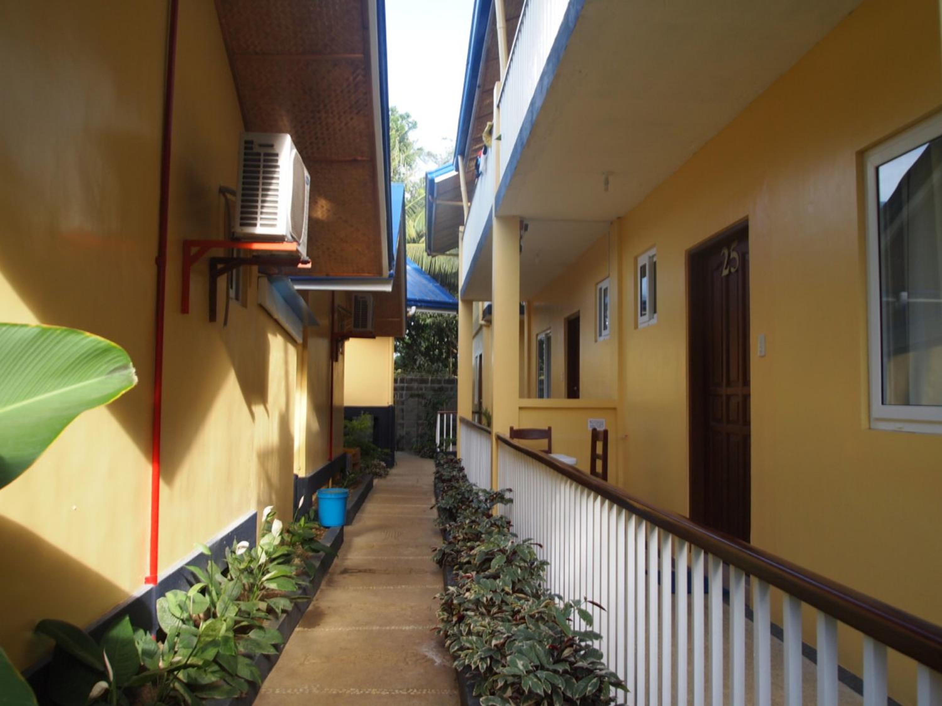 Blue Lagoon Inn & Suites