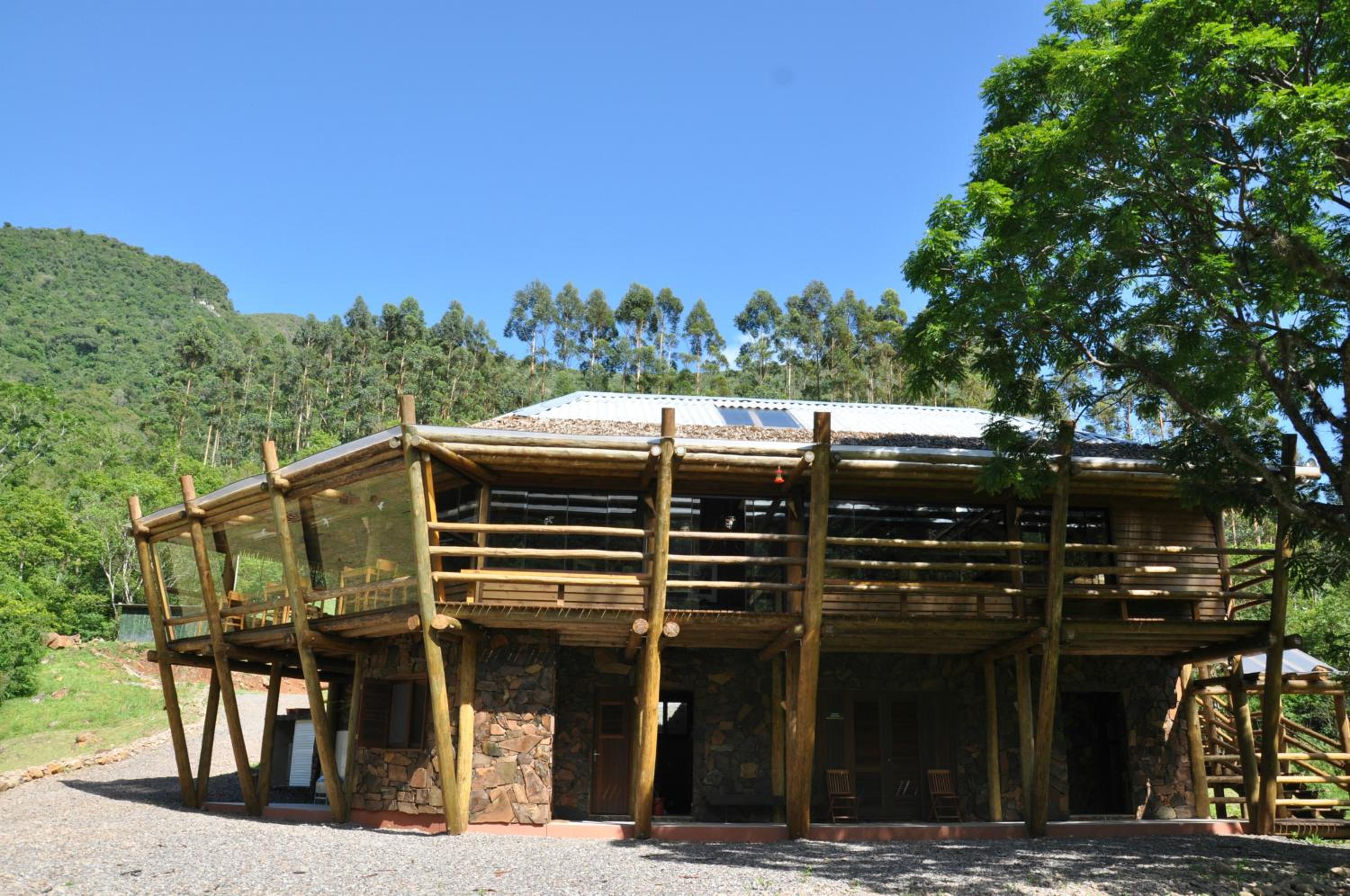 Cachoeira dos Borges Cabanas e Parque