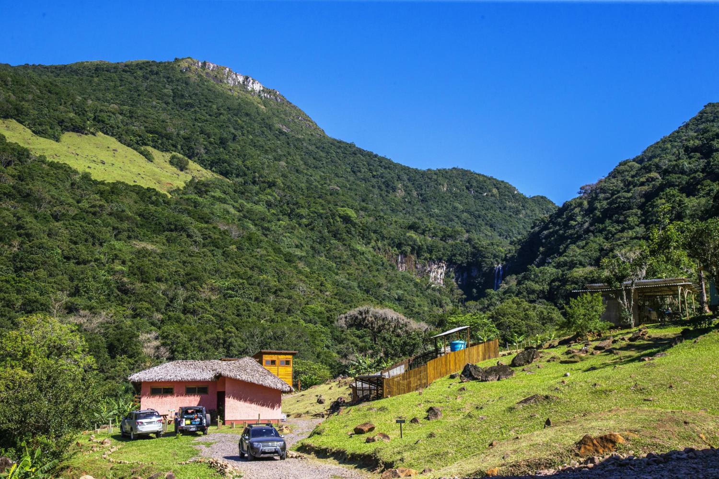 Cachoeira dos Borges Cabanas e Parque