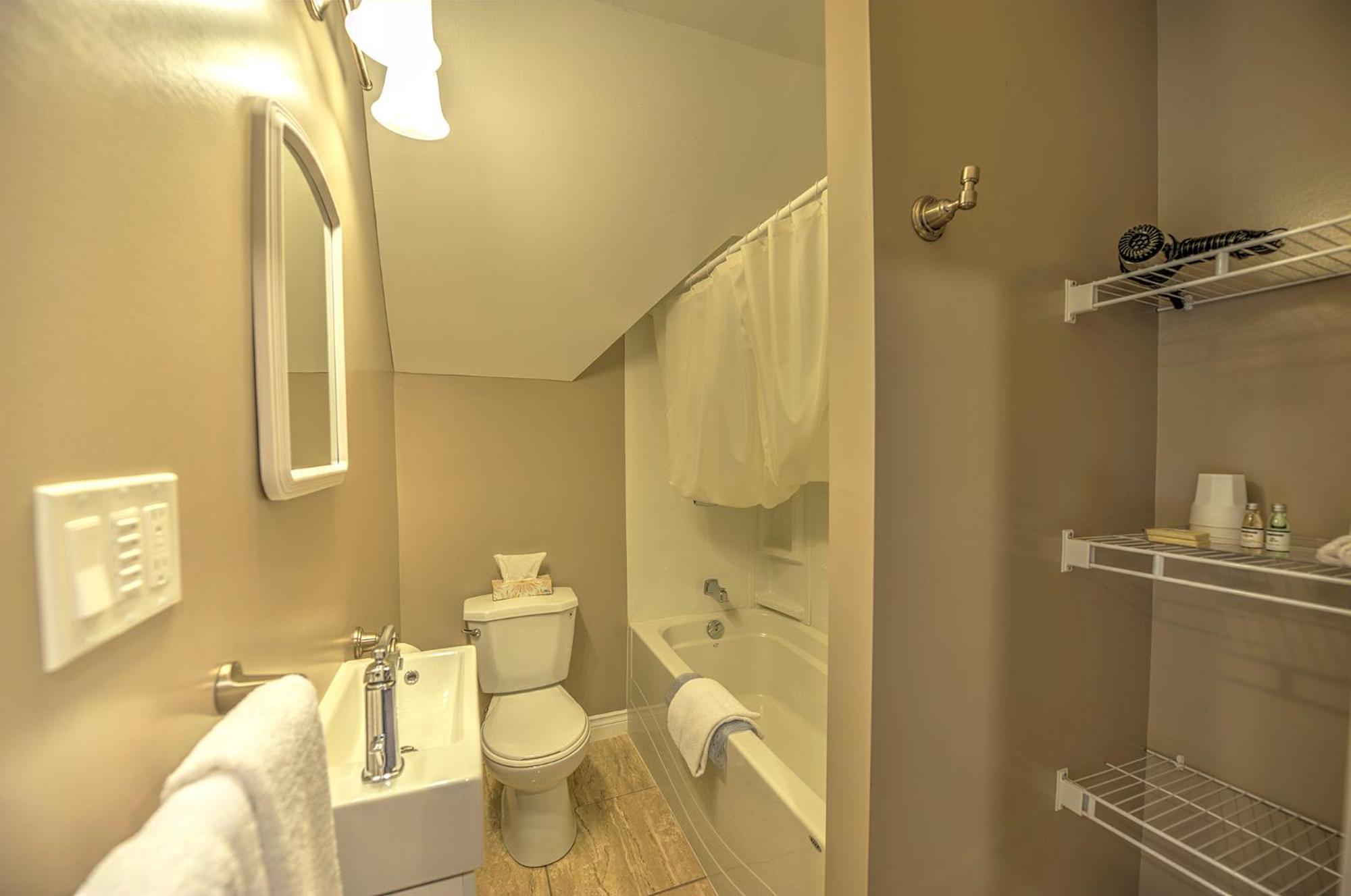 Charlottetown Vacations - The Sonata Inn - Property Image 6