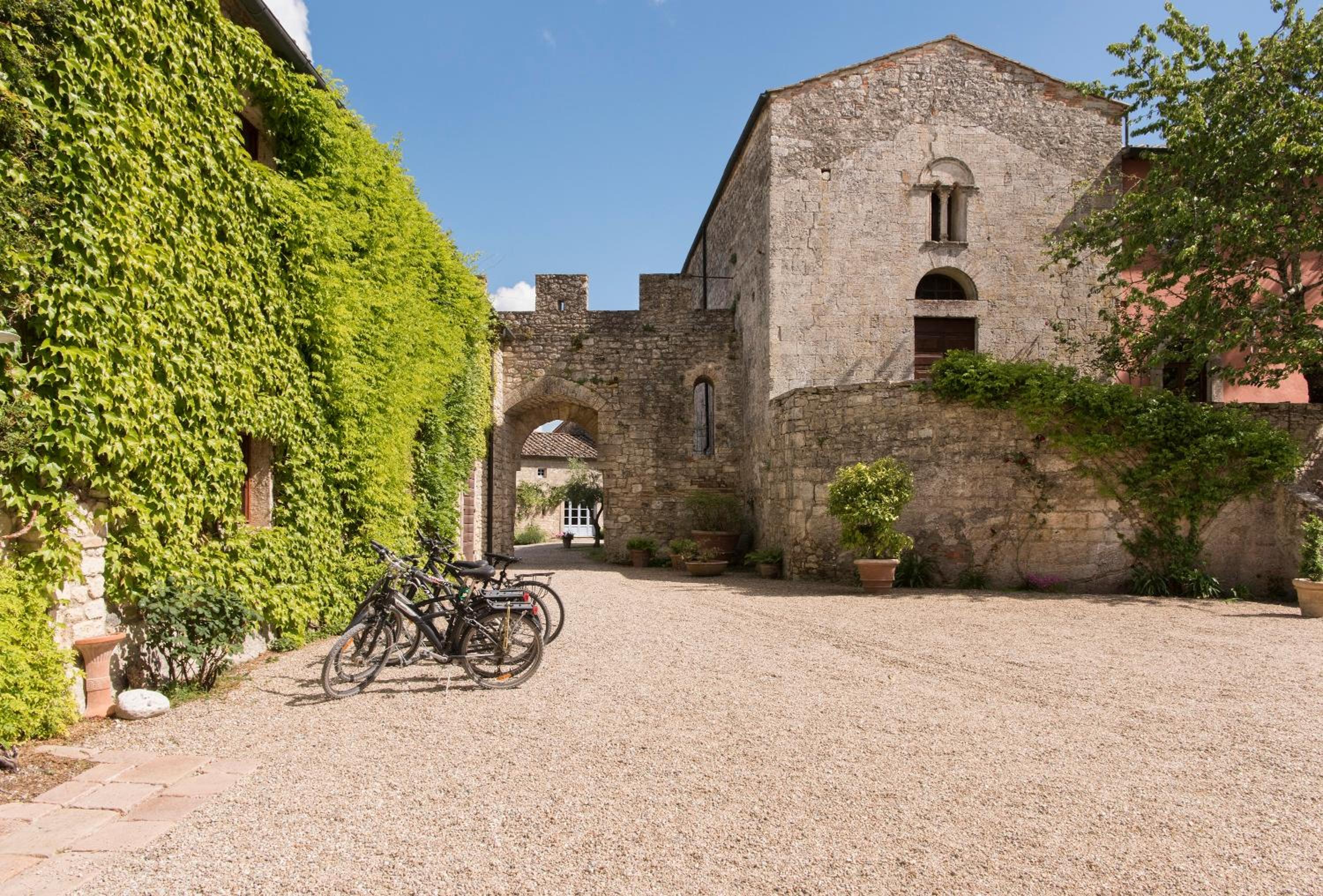 Hotel Borgo Pignano Tuscany - Image 1