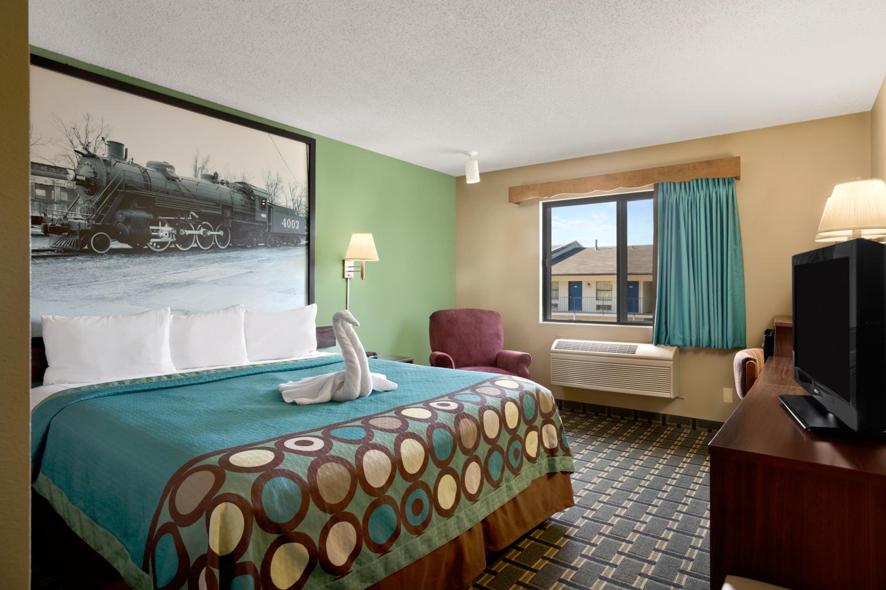 Russellville Vacations - Super 8 by Wyndham Russellville - Property Image 9