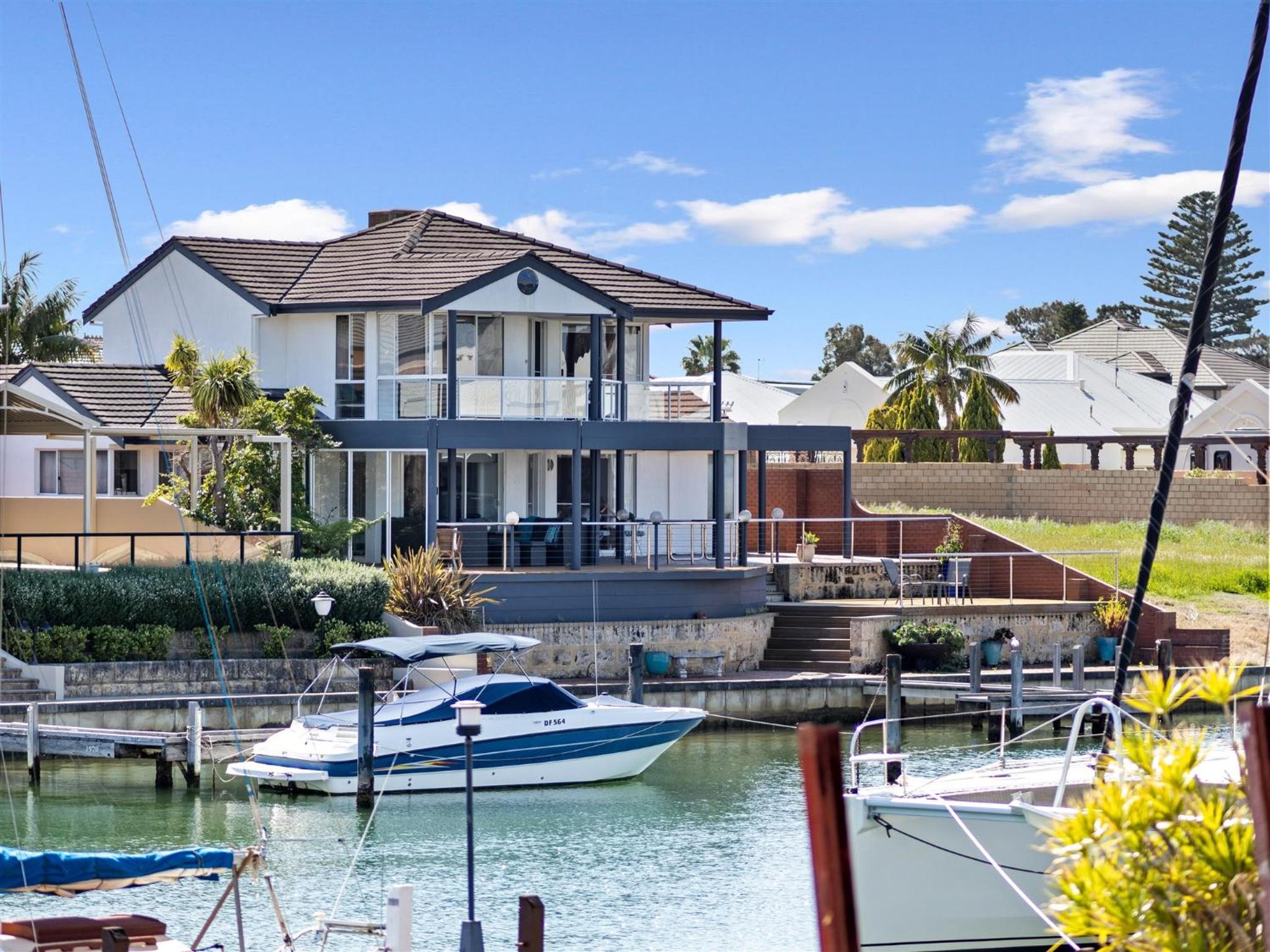 Private Jetty -Family & Pet Friendly