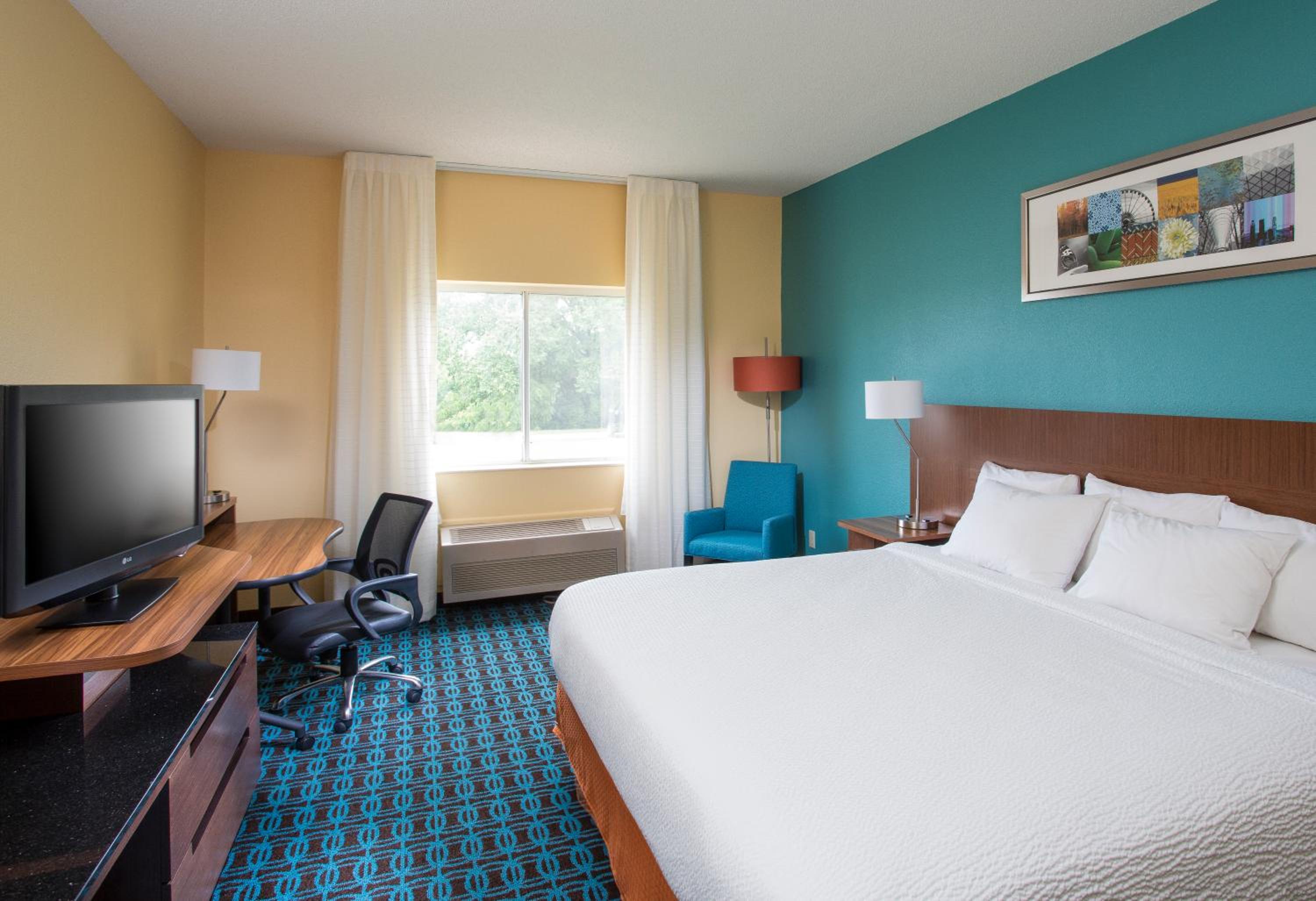 Quincy Vacations - Fairfield Inn  Suites by Marriott Quincy - Property Image 11