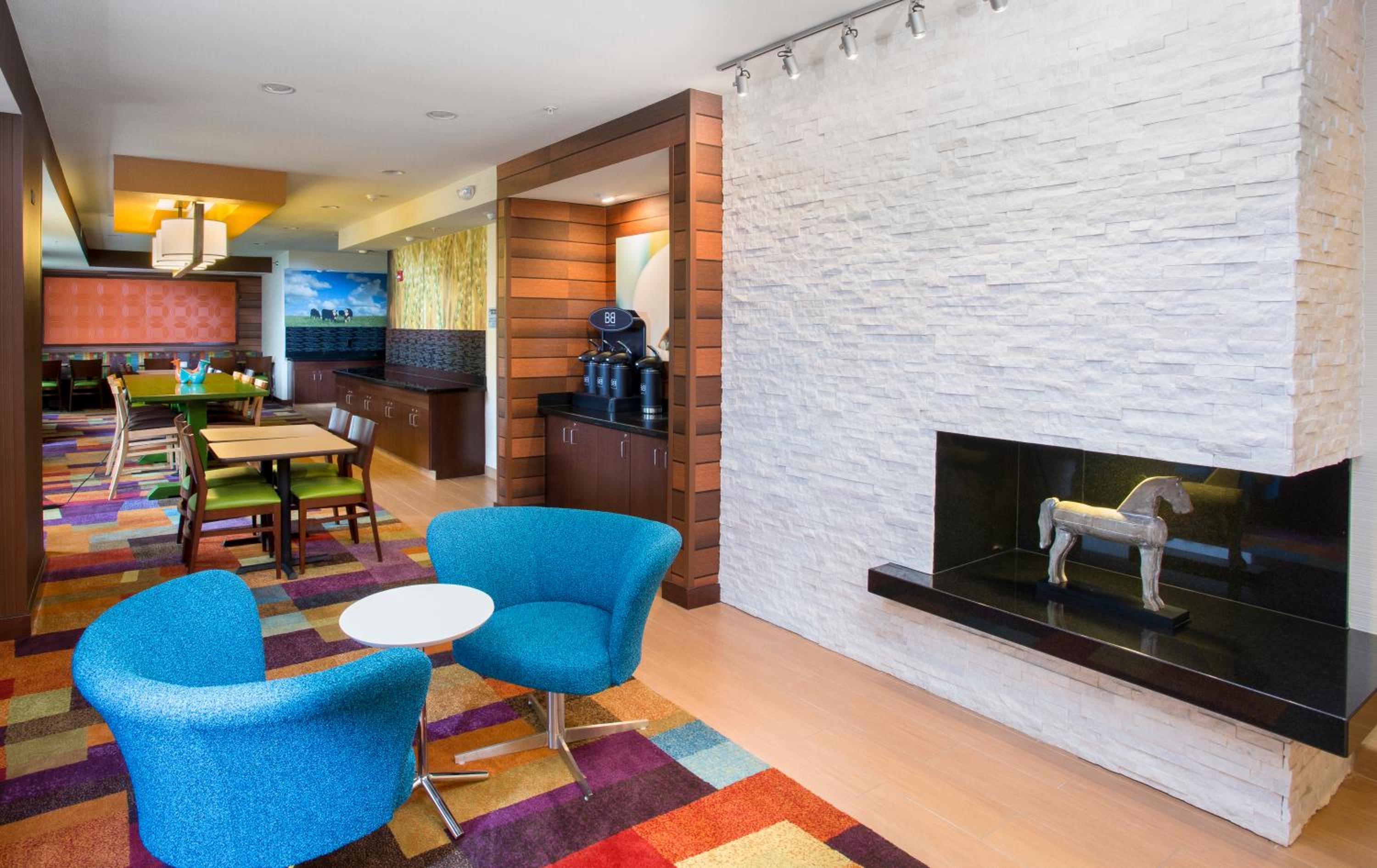 Quincy Vacations - Fairfield Inn  Suites by Marriott Quincy - Property Image 3