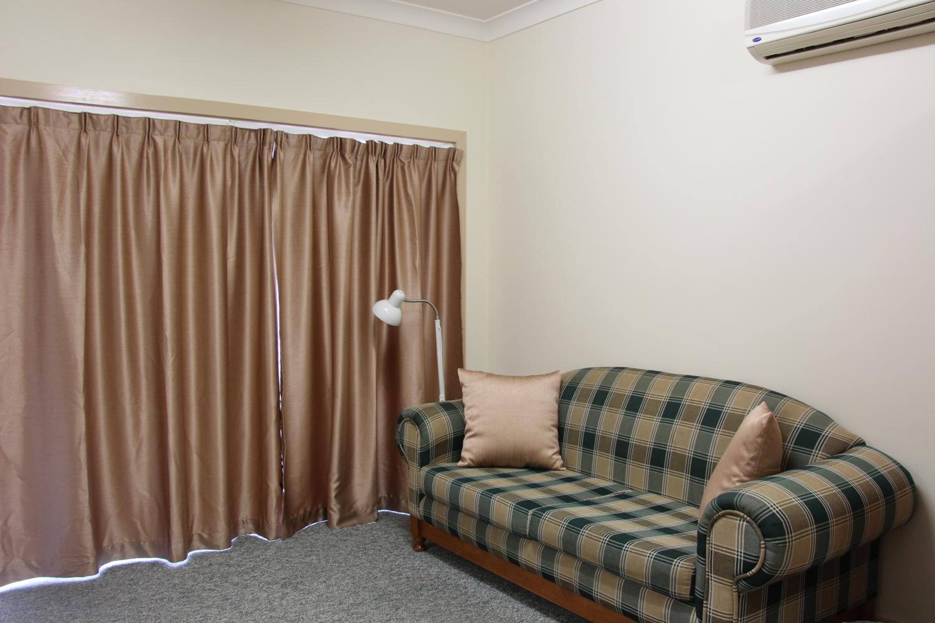 The Pioneer Way Motel