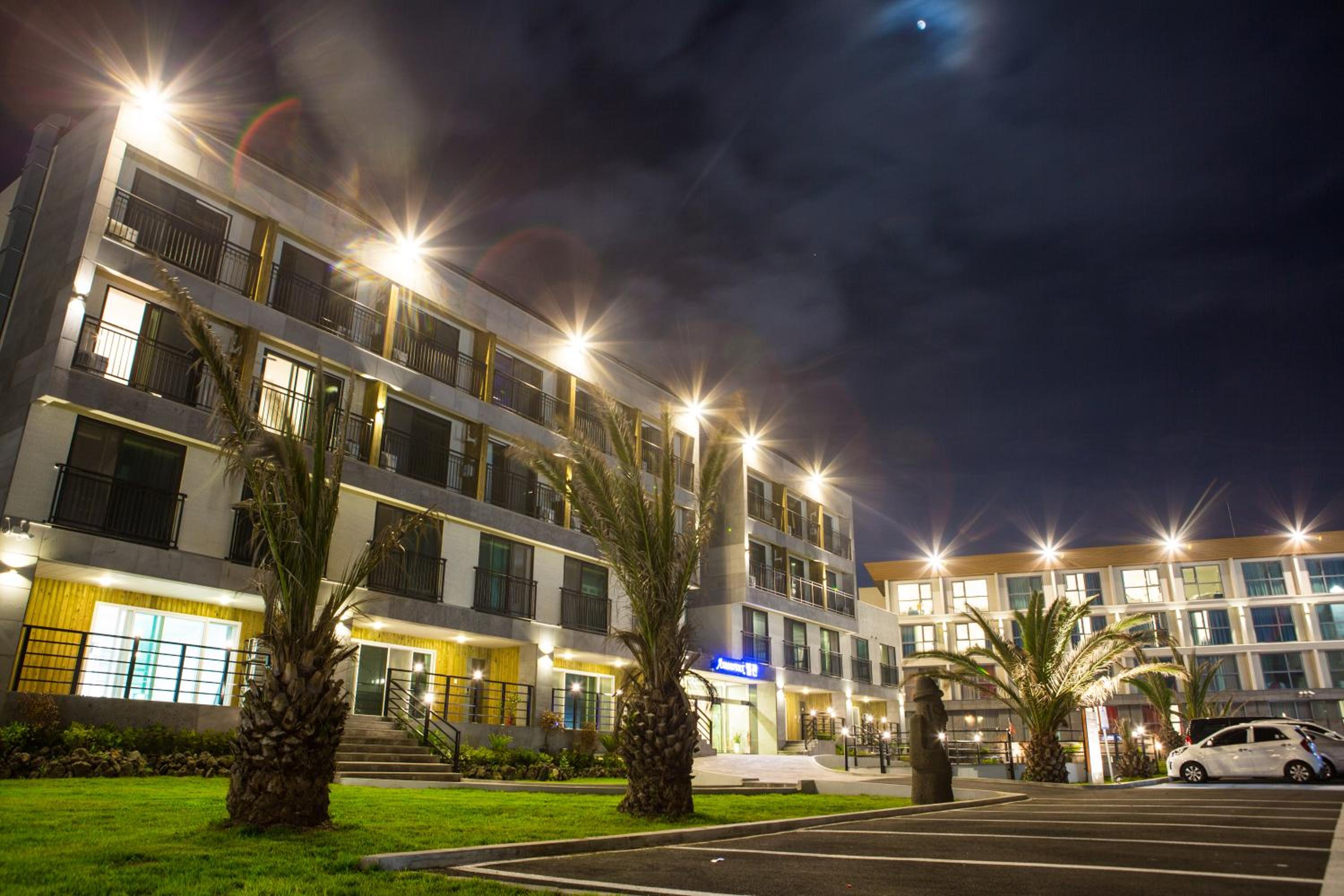 Amoureux Resort