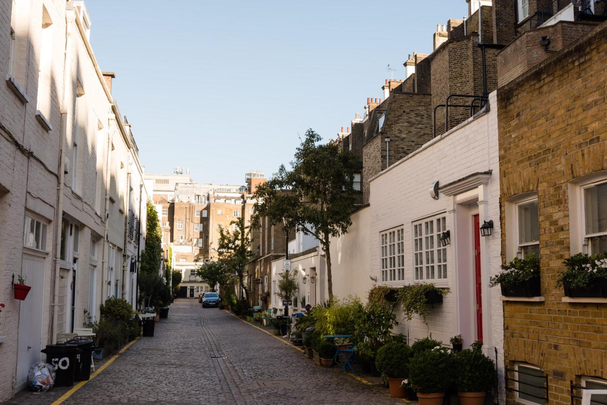 The Harrods Mews - Modern 4BDR with Rooftop Terrace