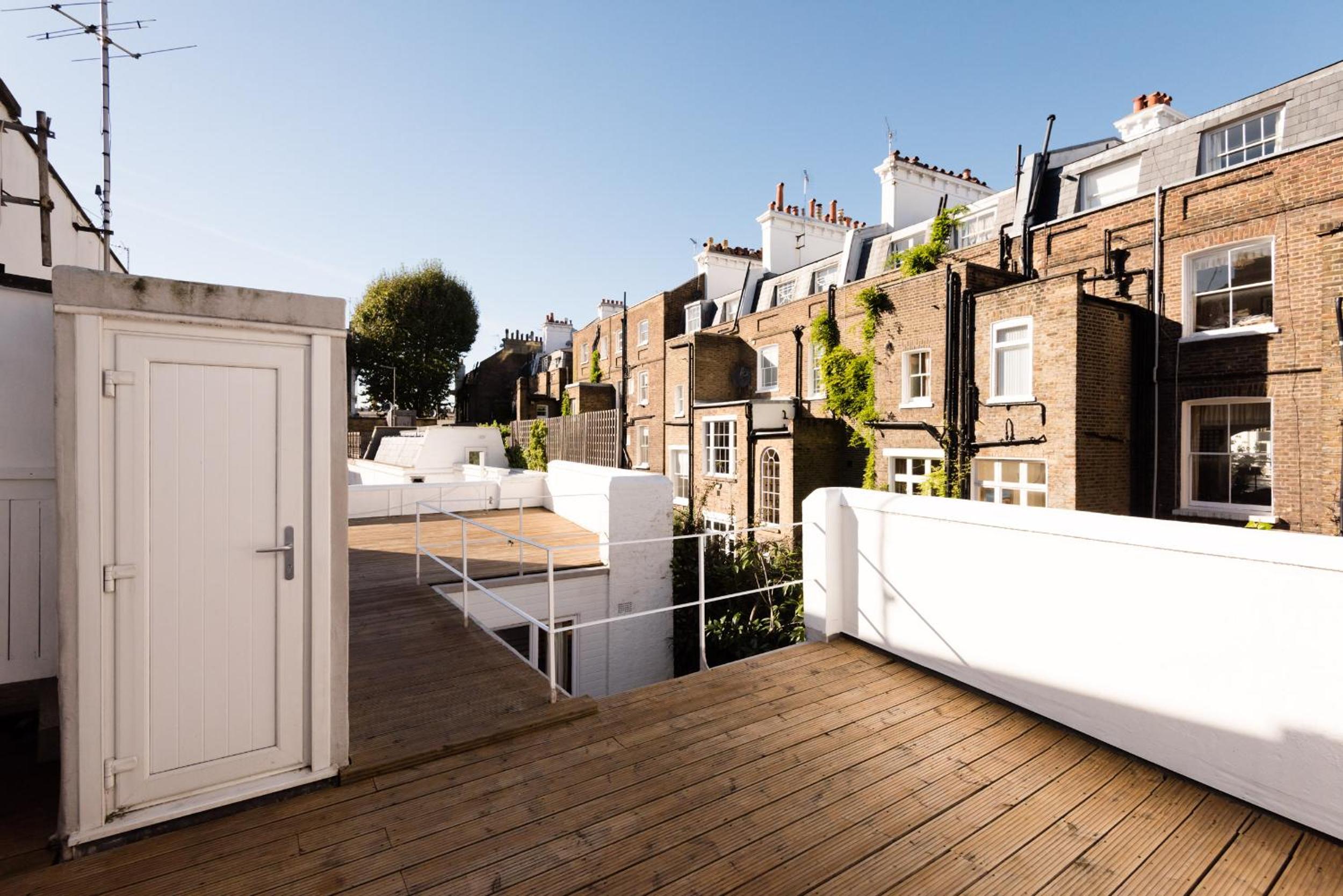 The Harrods Mews - Modern 4BDR with Rooftop Terrace