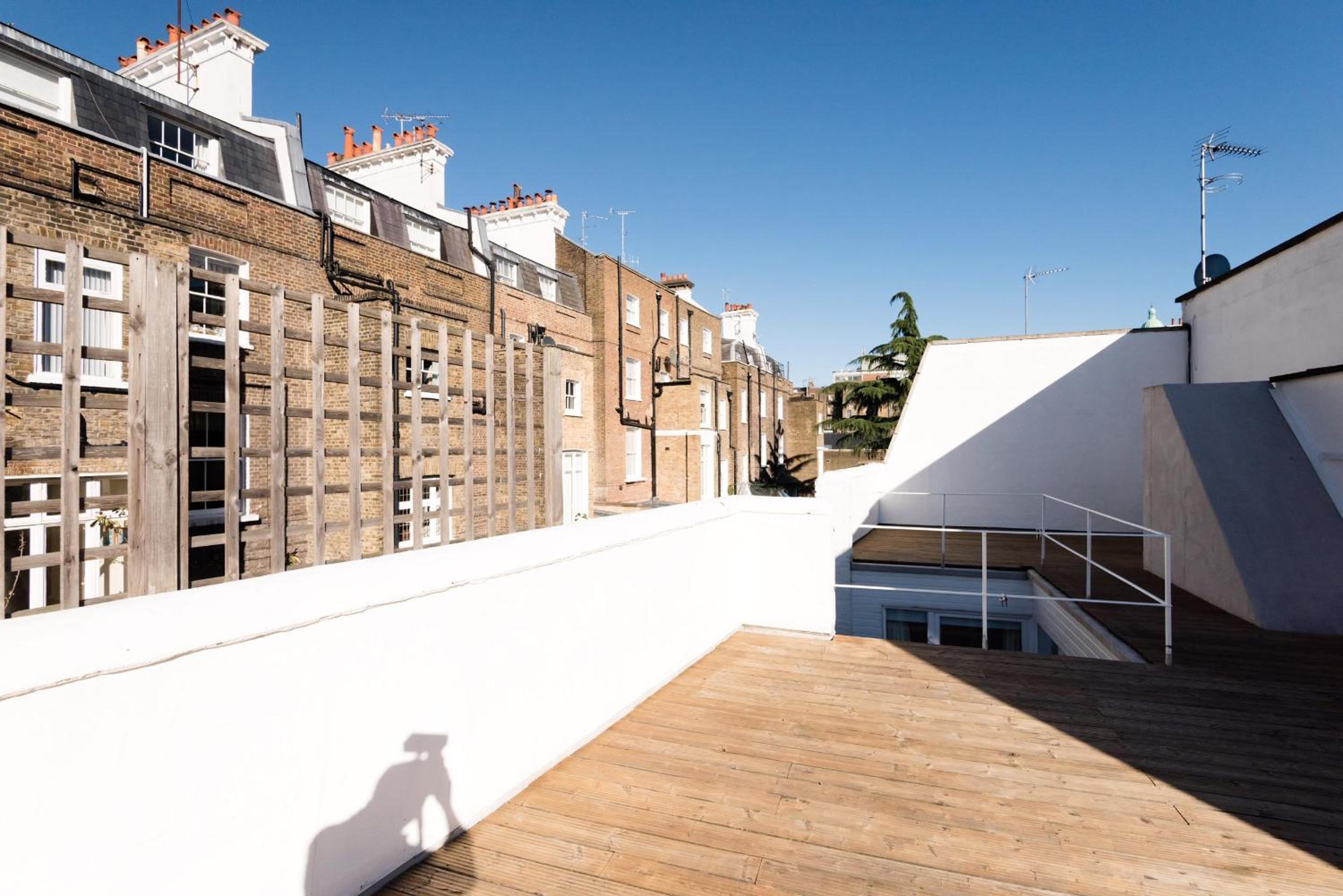 The Harrods Mews - Modern 4BDR with Rooftop Terrace