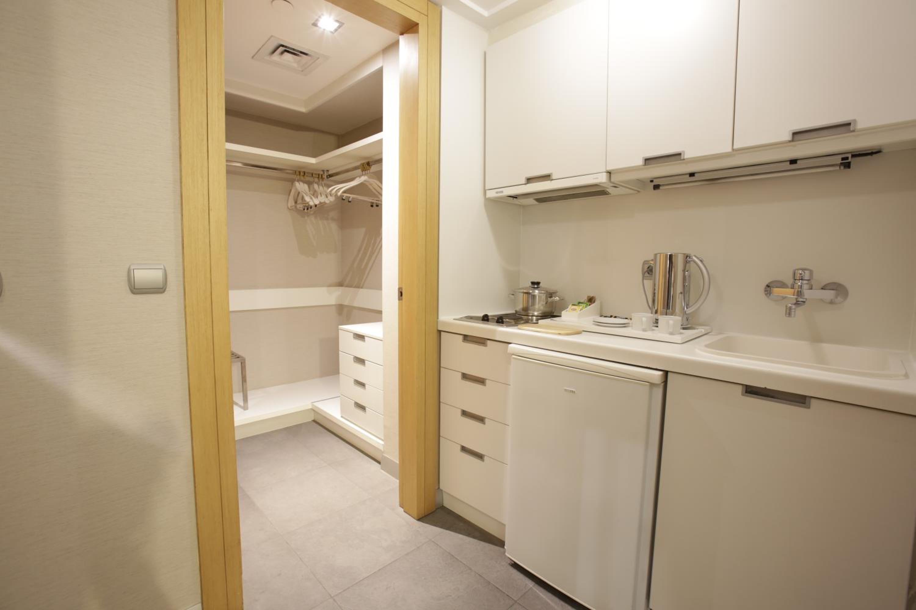 Housez Suites & Apartments Special Class - Image 27
