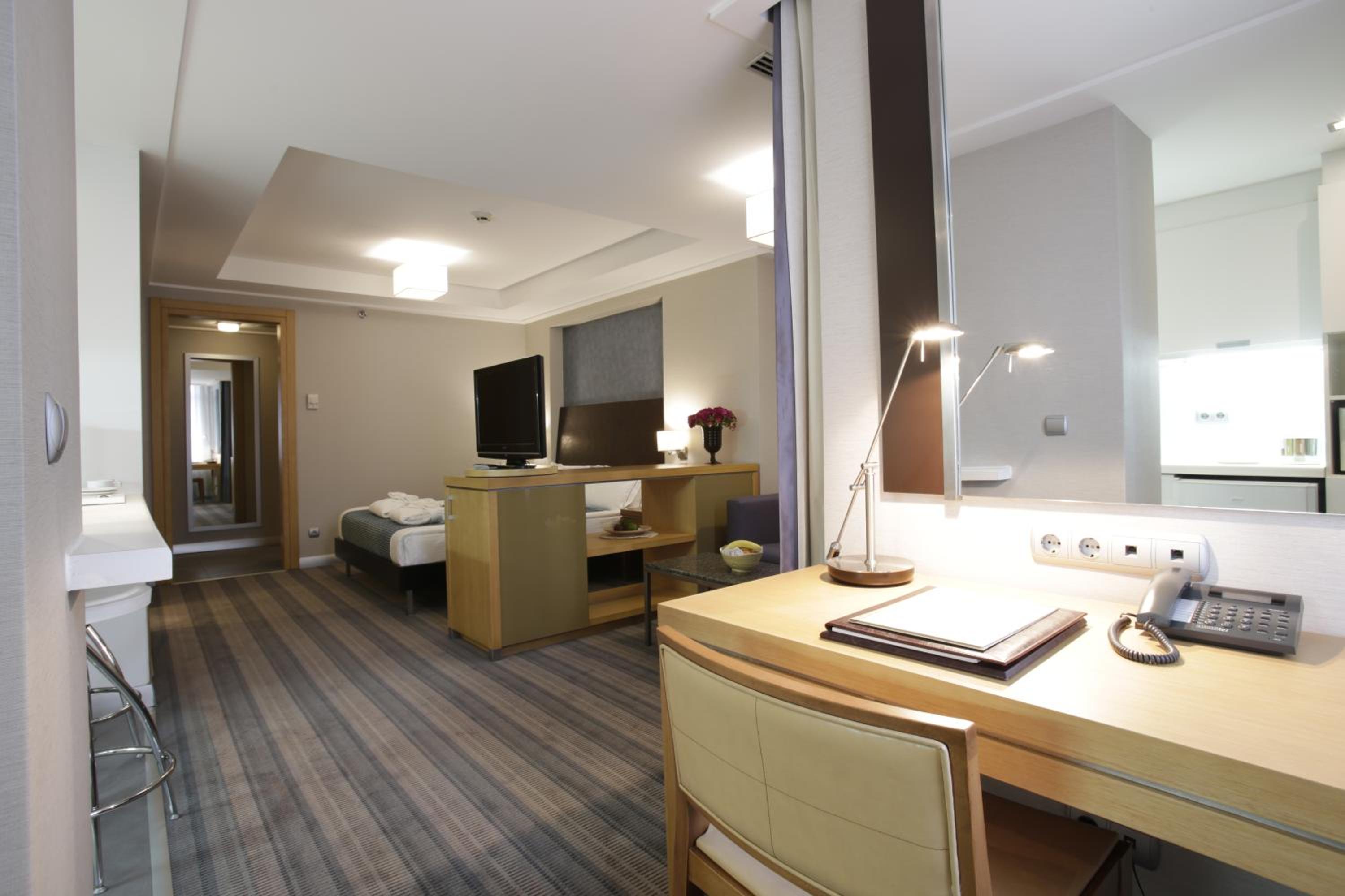 Housez Suites & Apartments Special Class - Image 29