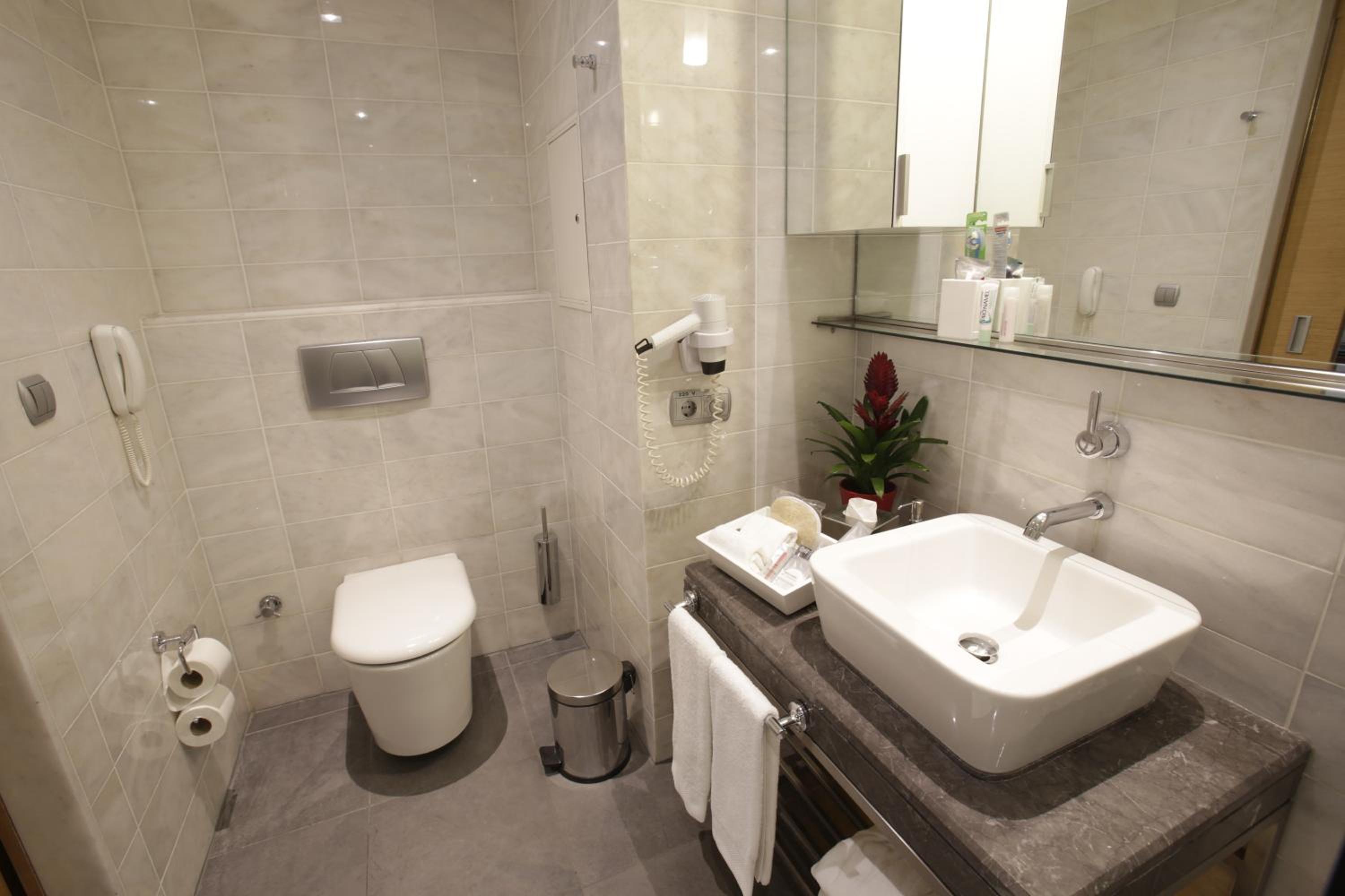Housez Suites & Apartments Special Class - Image 31