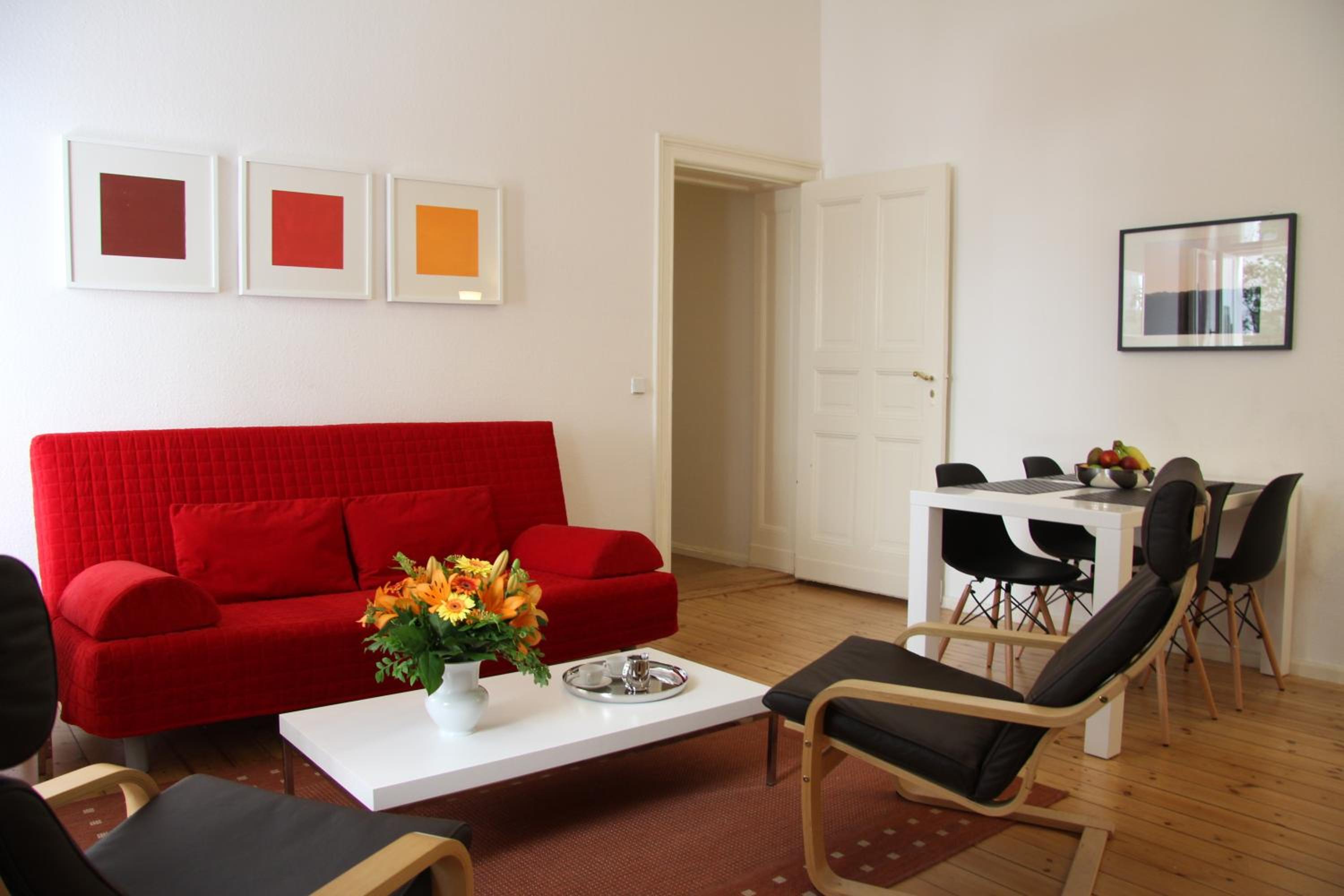 Nollendorf Apartments - 1 separate bedroom and 1 living room with sofa bed in Motzstraße