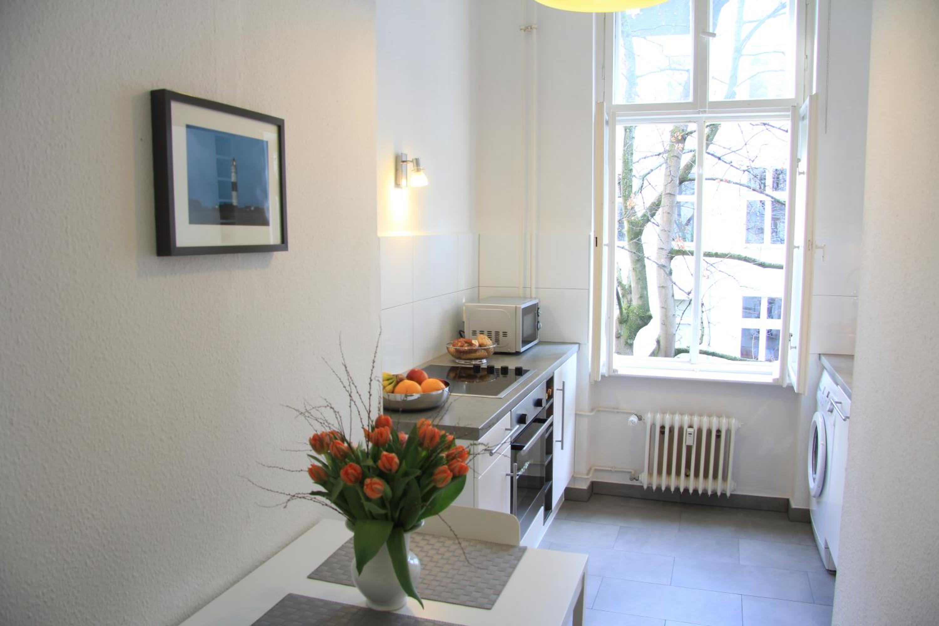 Nollendorf Apartments - 1 separate bedroom and 1 living room with sofa bed in Motzstraße