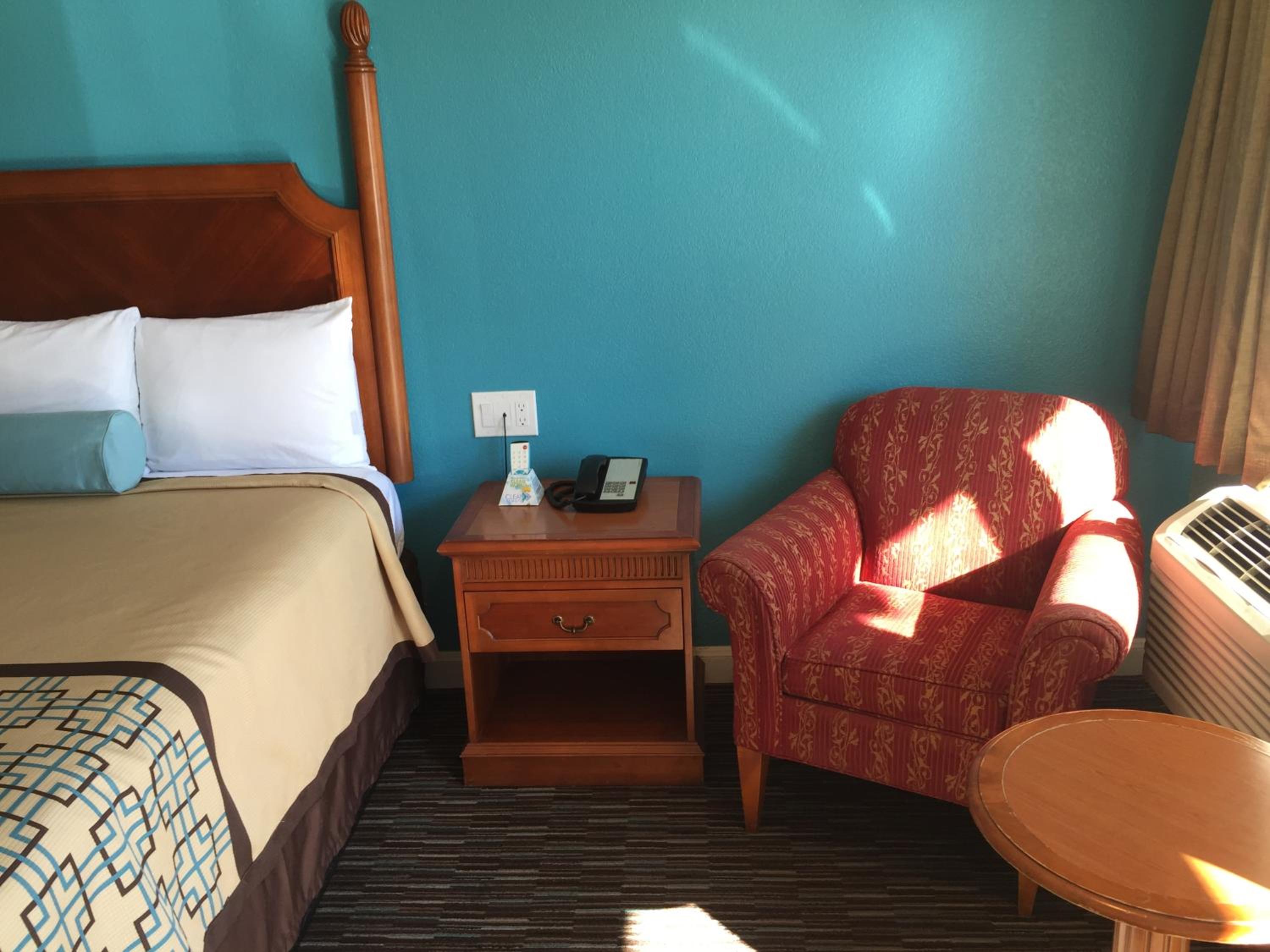 Oakland Vacations - Continental Lodge - Property Image 12