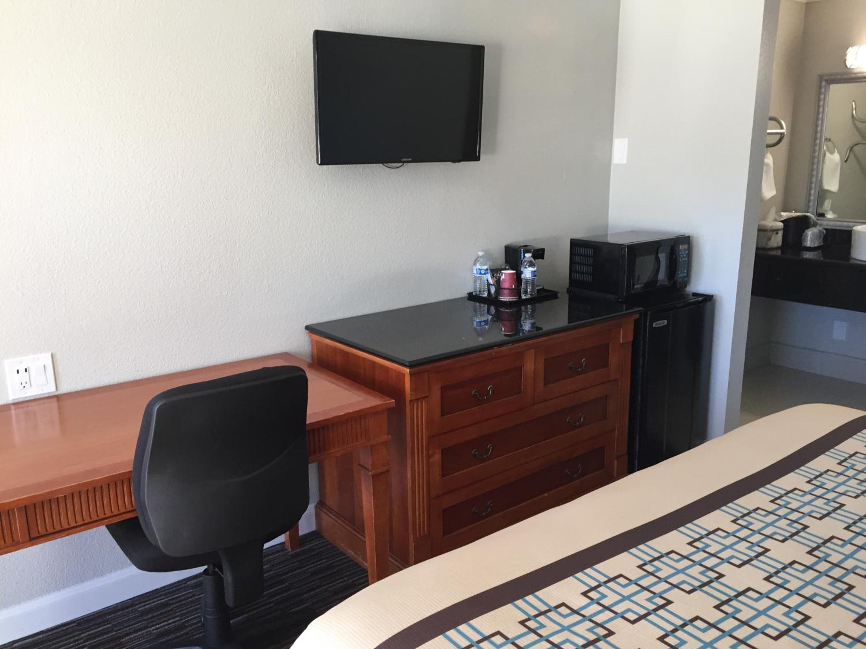 Oakland Vacations - Continental Lodge - Property Image 11