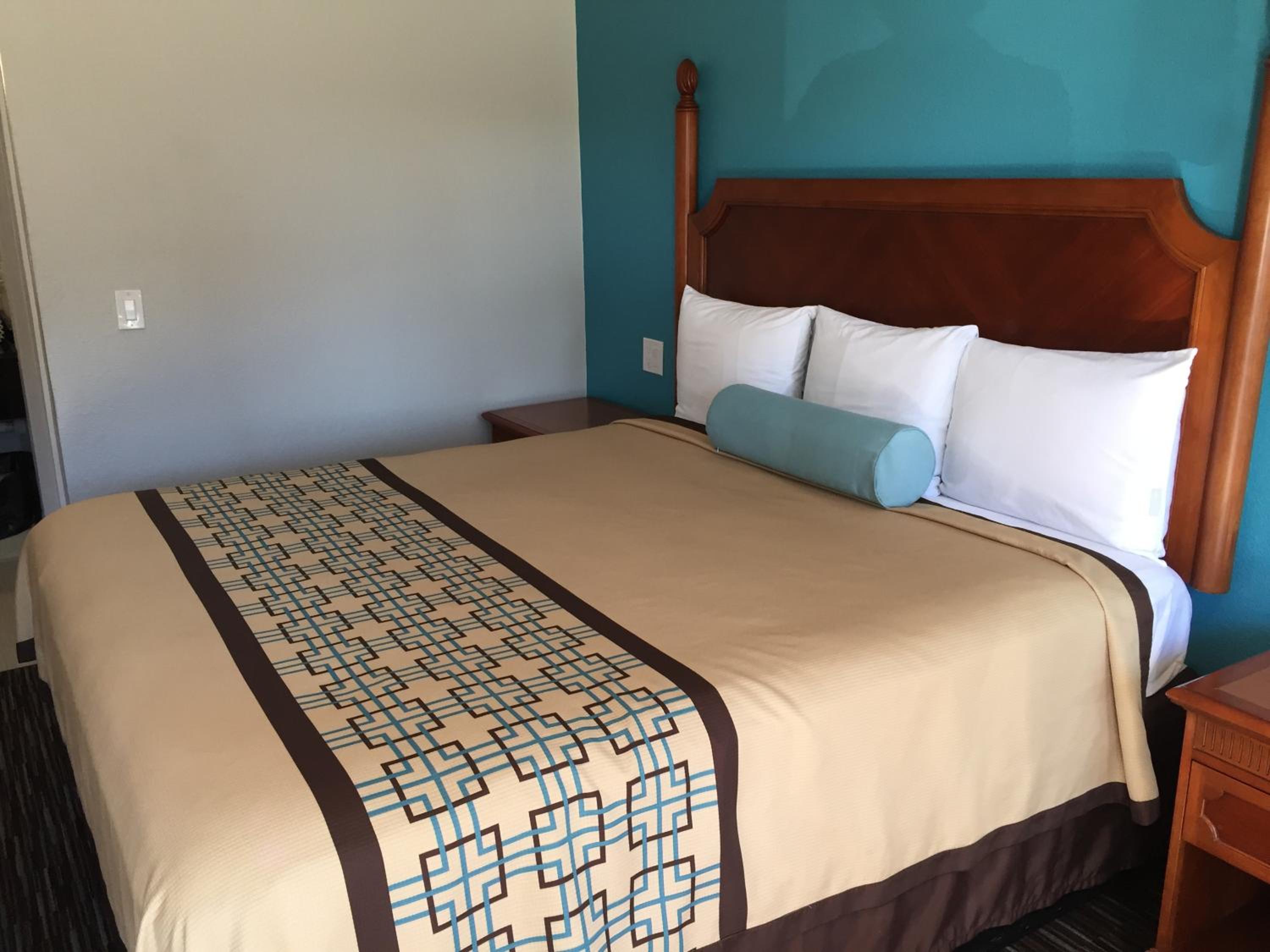 Oakland Vacations - Continental Lodge - Property Image 10