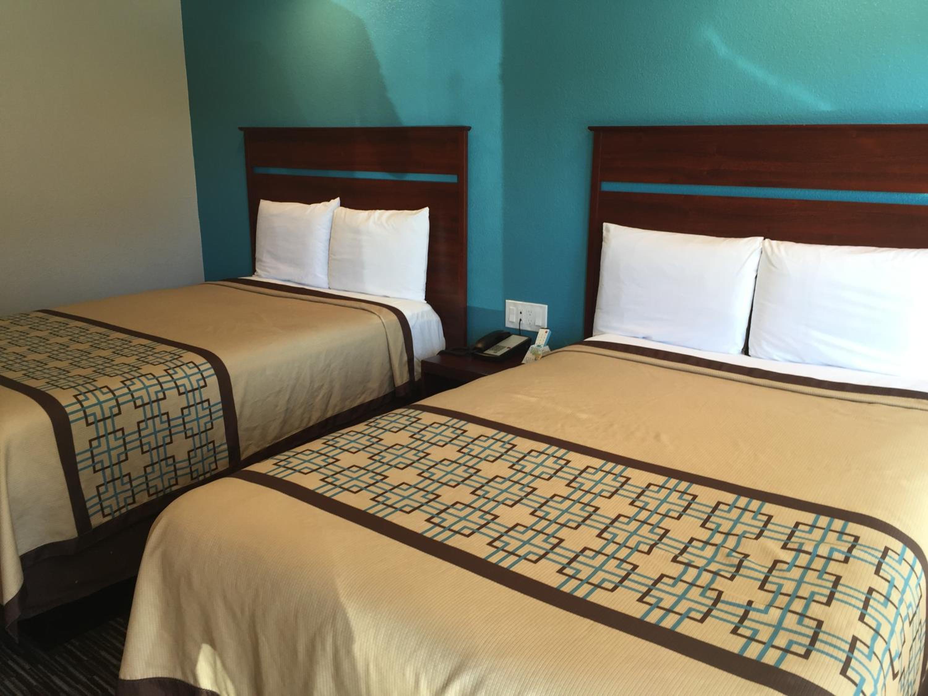 Oakland Vacations - Continental Lodge - Property Image 7