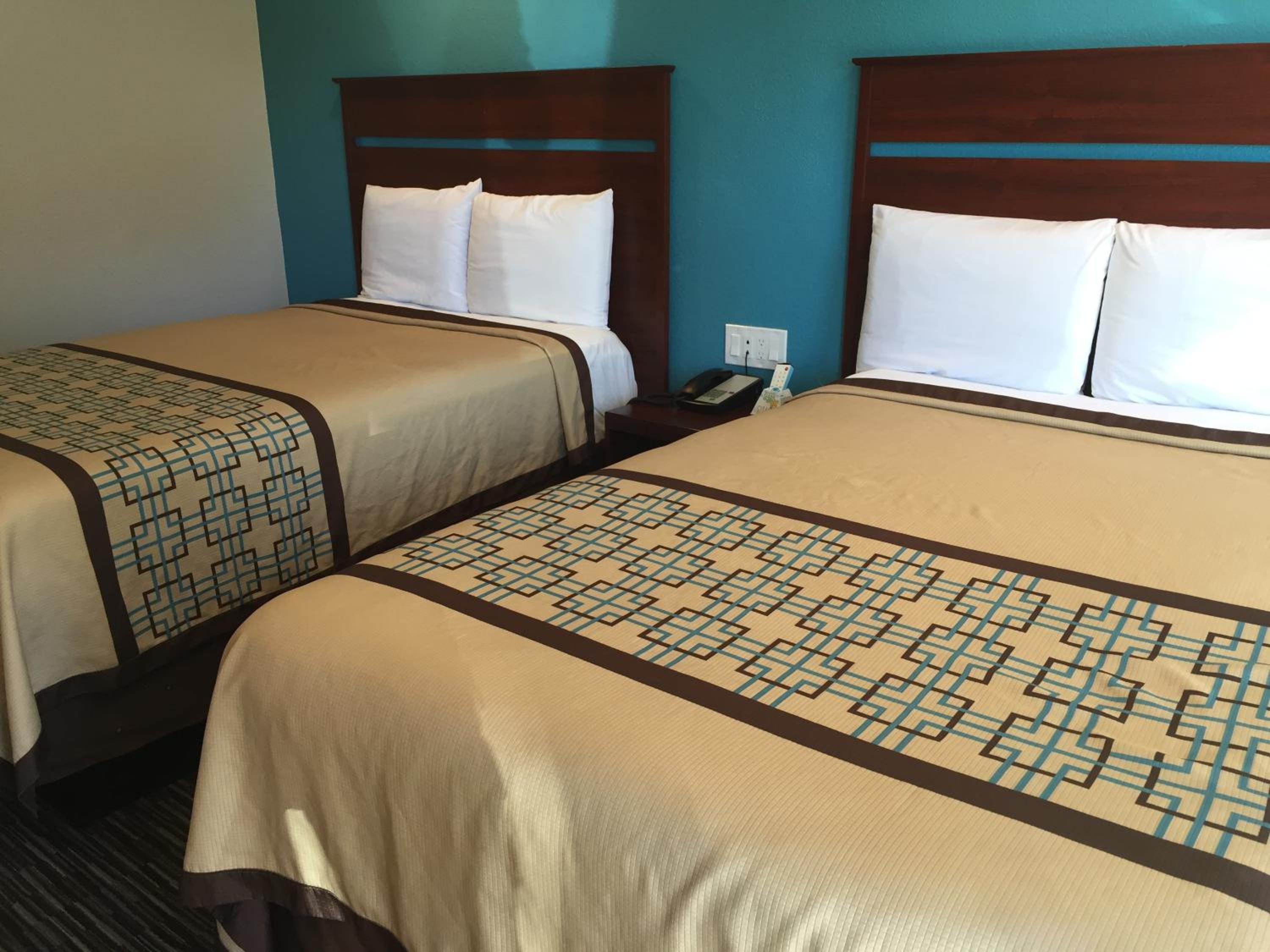 Oakland Vacations - Continental Lodge - Property Image 6